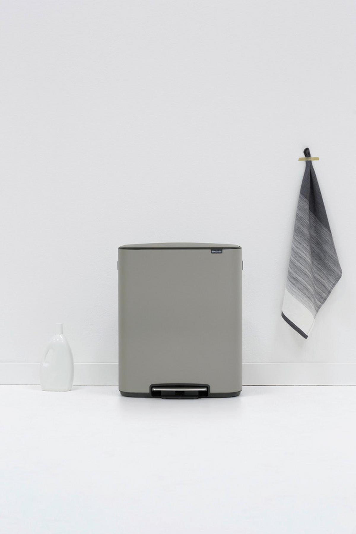 KOŠ ZA SMETI - Basics, kovina/umetna masa (54.1/65.2/36.3cm) - Brabantia