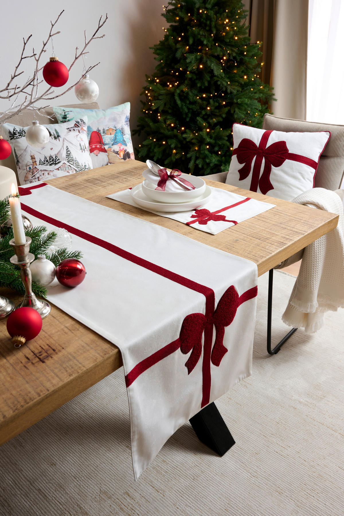 DEKORAČNÝ VANKÚŠ 45/45 cm - biela s vysokým leskom/tmavočervená, Konventionell, textil (45/45cm) - X-Mas