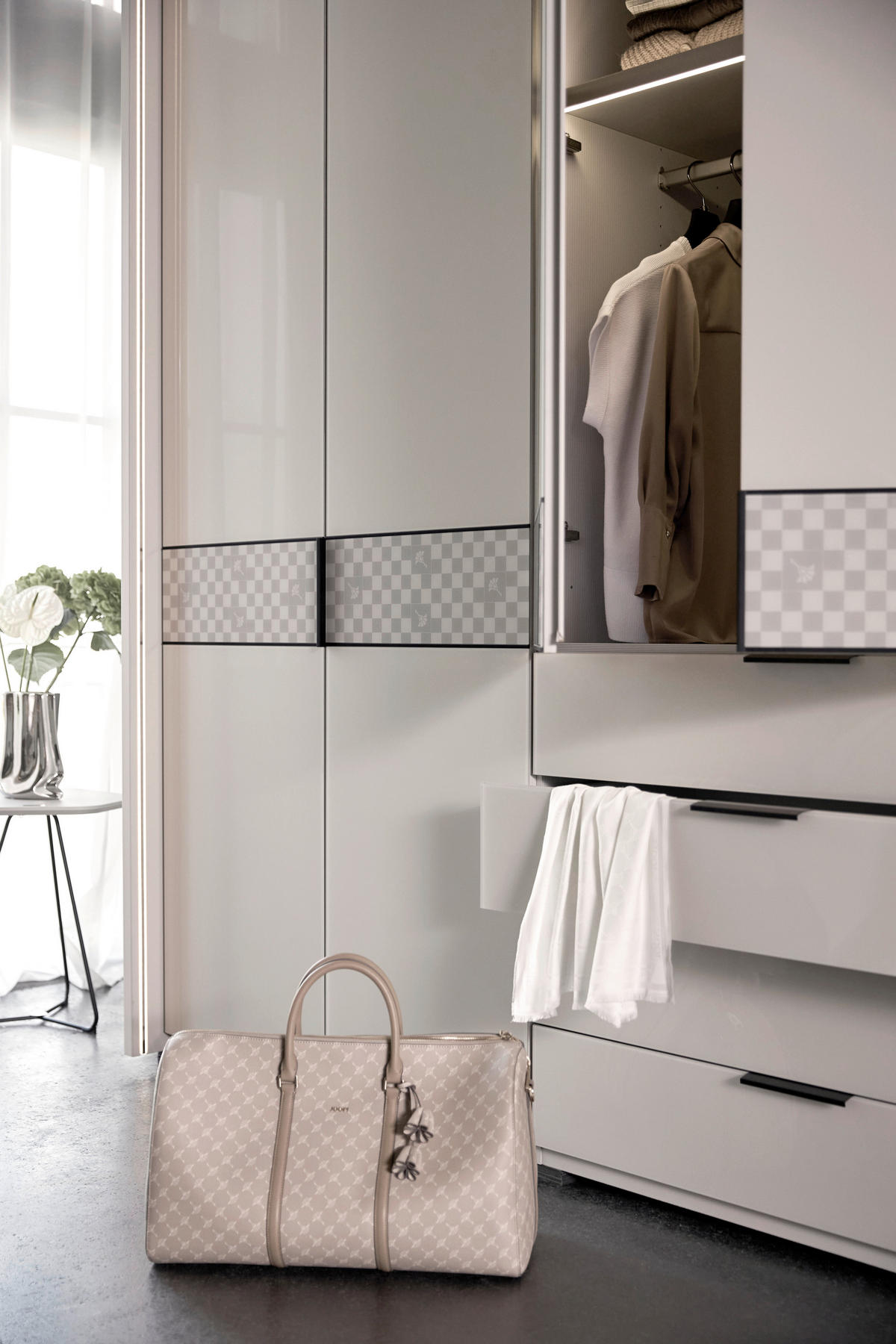 DREHTÜRENSCHRANK Champagner  - Champagner/Schwarz, Design, Glas/Holzwerkstoff (300/236/58cm) - Joop!