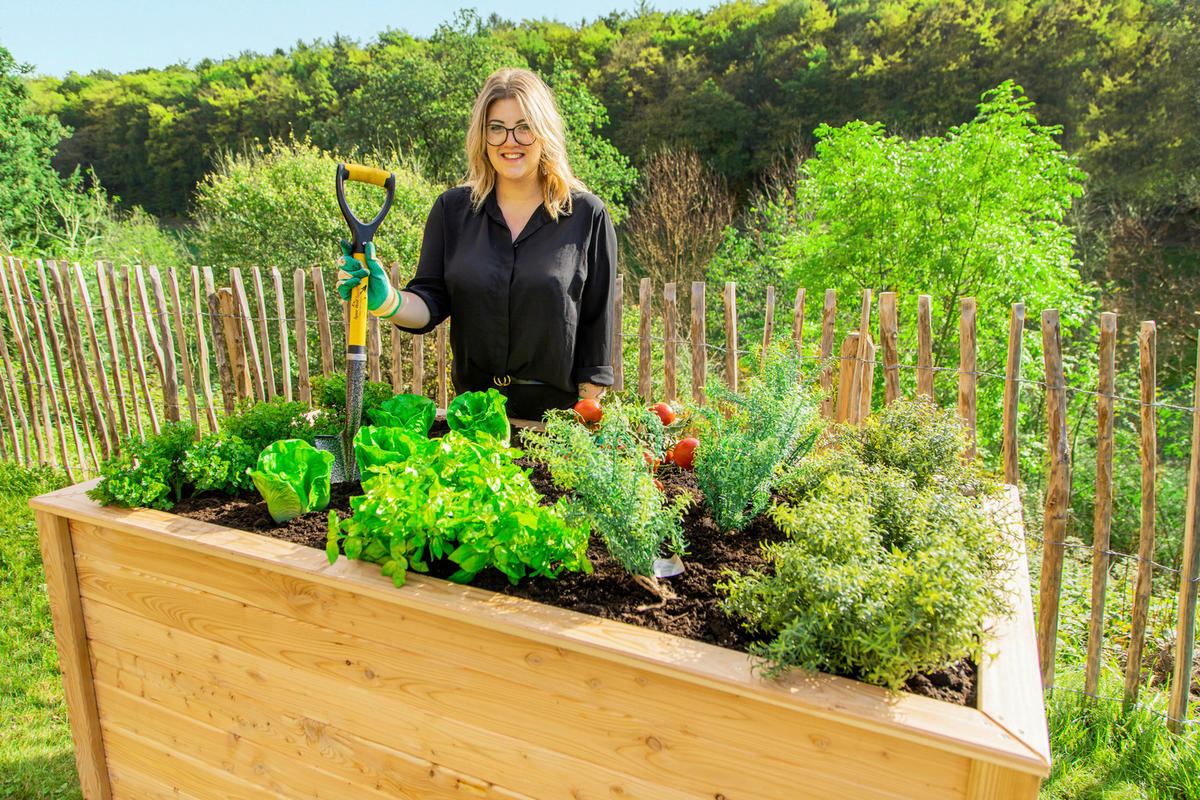 VYVÝŠENÝ ZÁHON   - farba smrekovca, Basics, drevo (90/84/170cm)