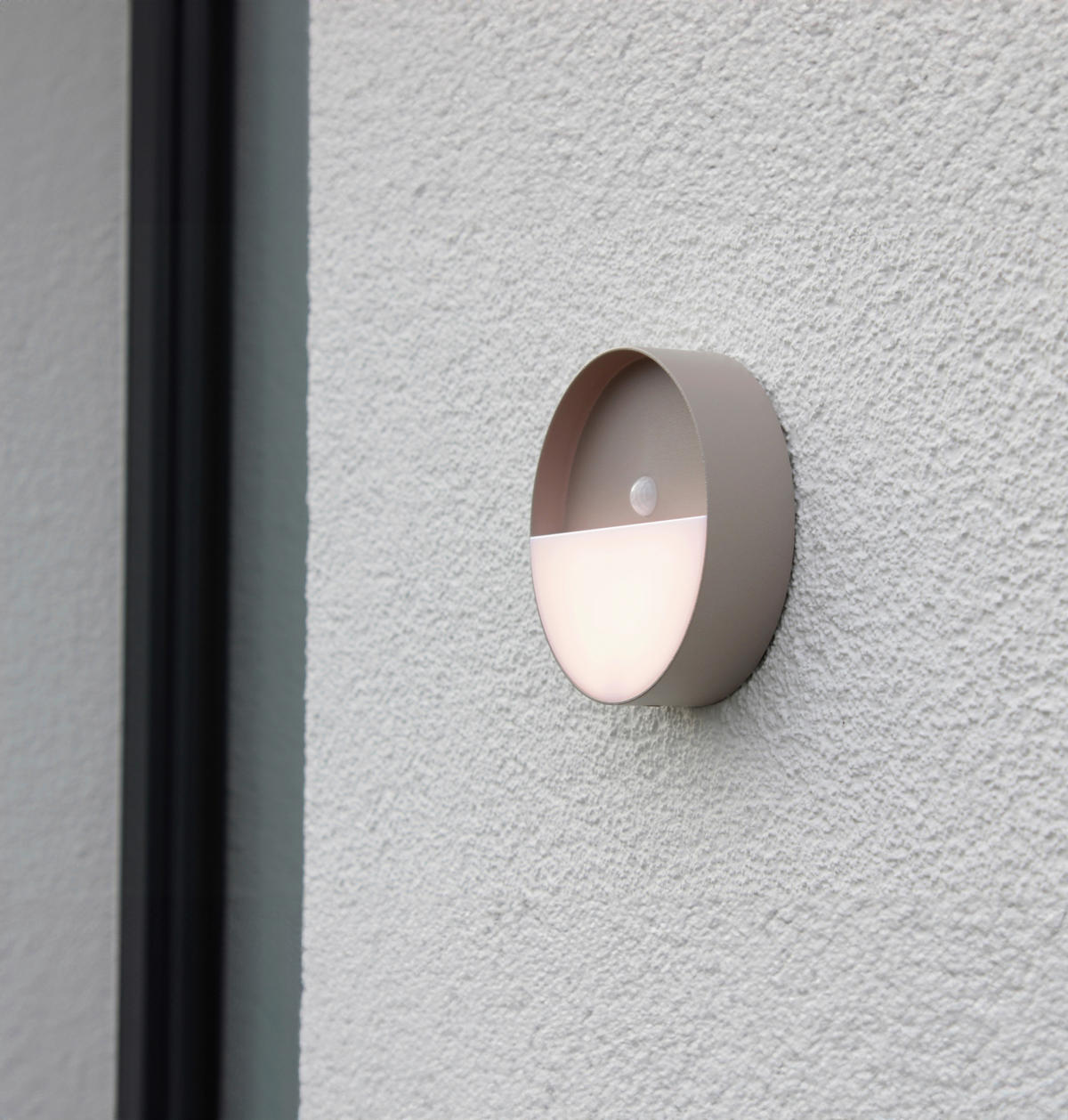 AKKU-WANDLEUCHTE - Sandfarben, Design, Metall (15cm)
