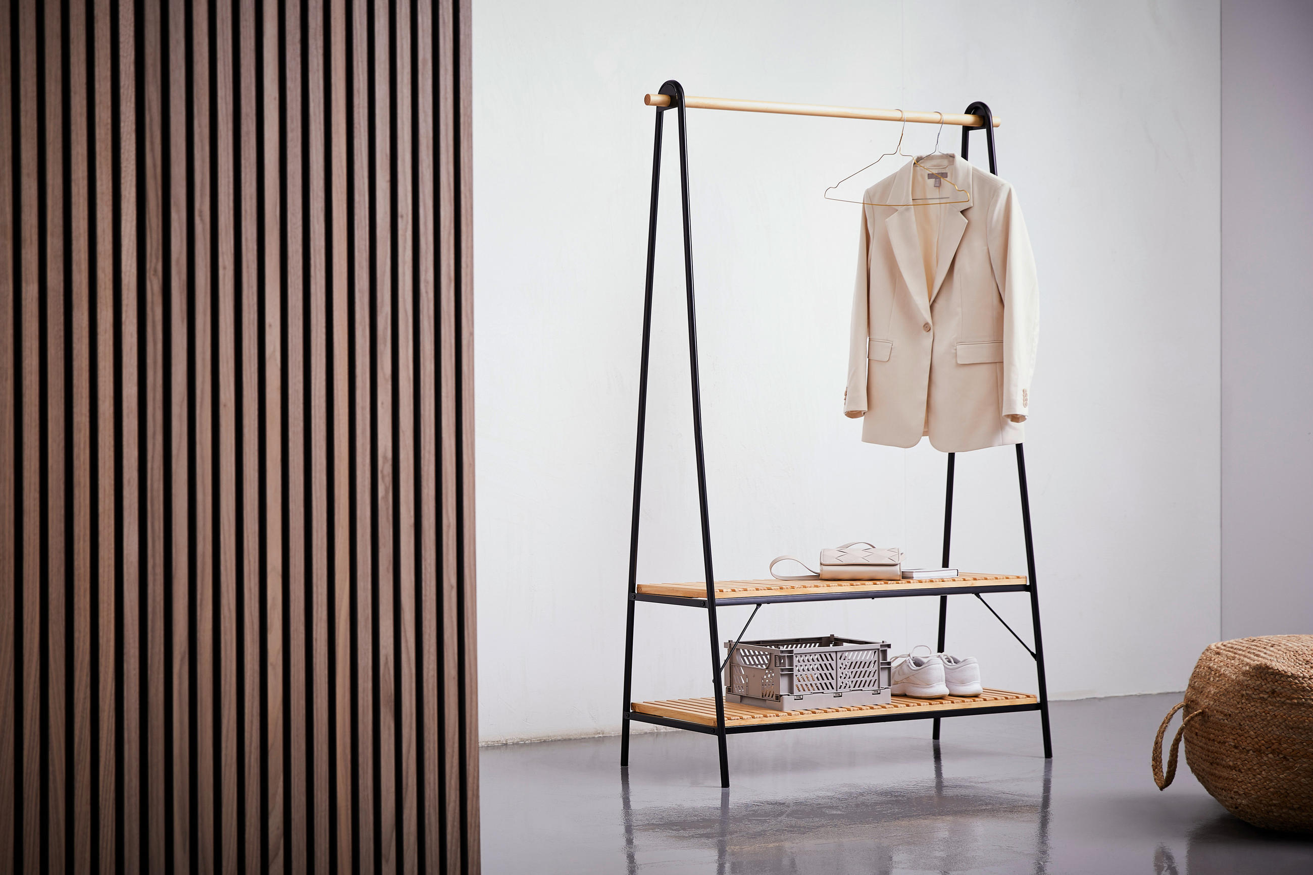 GARDEROBENSTÄNDER in Schwarz, Kieferfarben 111,5/170/45 cm   - Schwarz/Kieferfarben, Design, Holz/Metall (111,5/170/45cm) - Carryhome