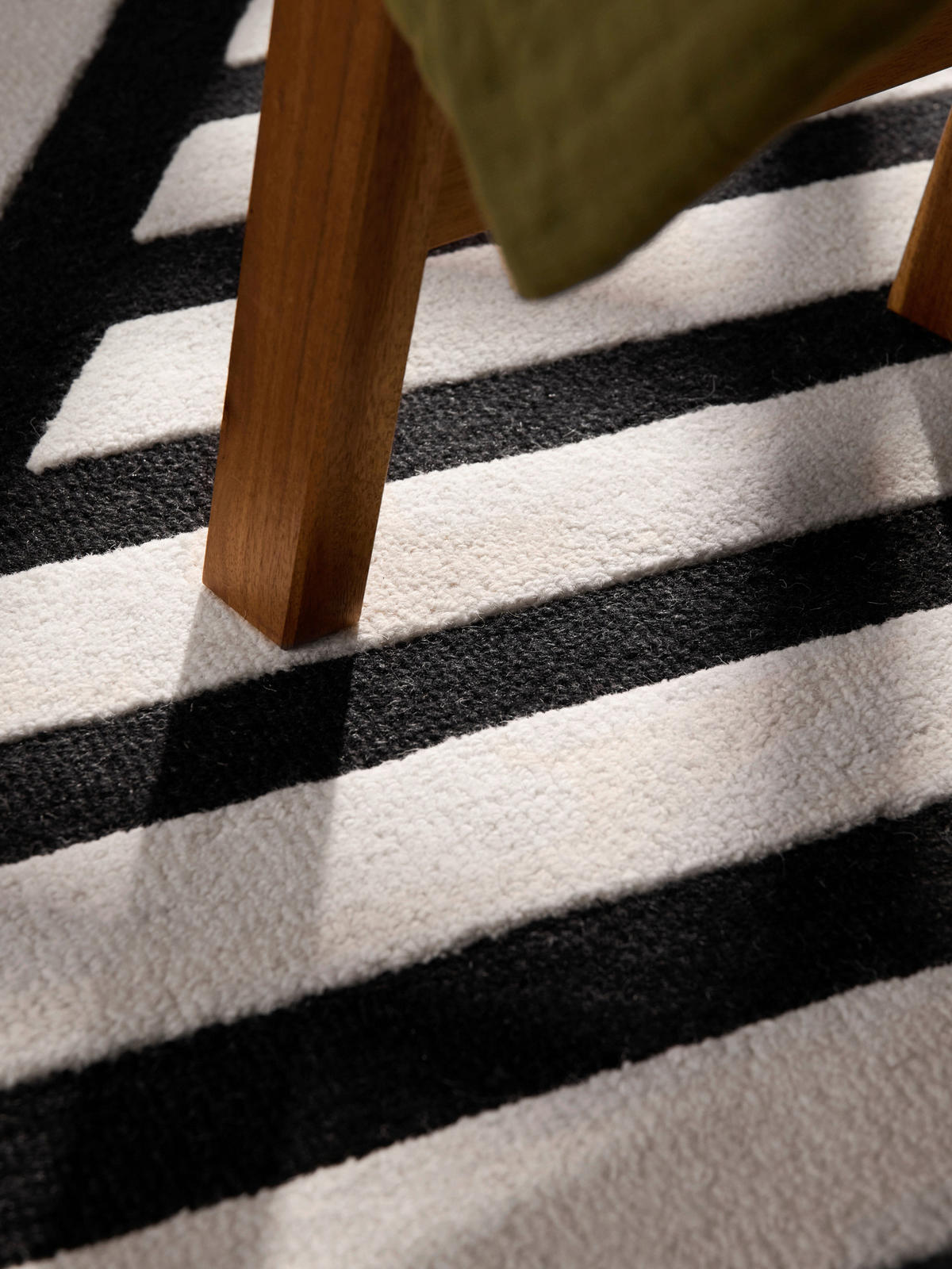 WOLLTEPPICH 120/180 cm Stryve Schwarz, Weiß rechteckig  - Schwarz/Weiß, Basics, Textil (120/180cm) - Elle Decoration