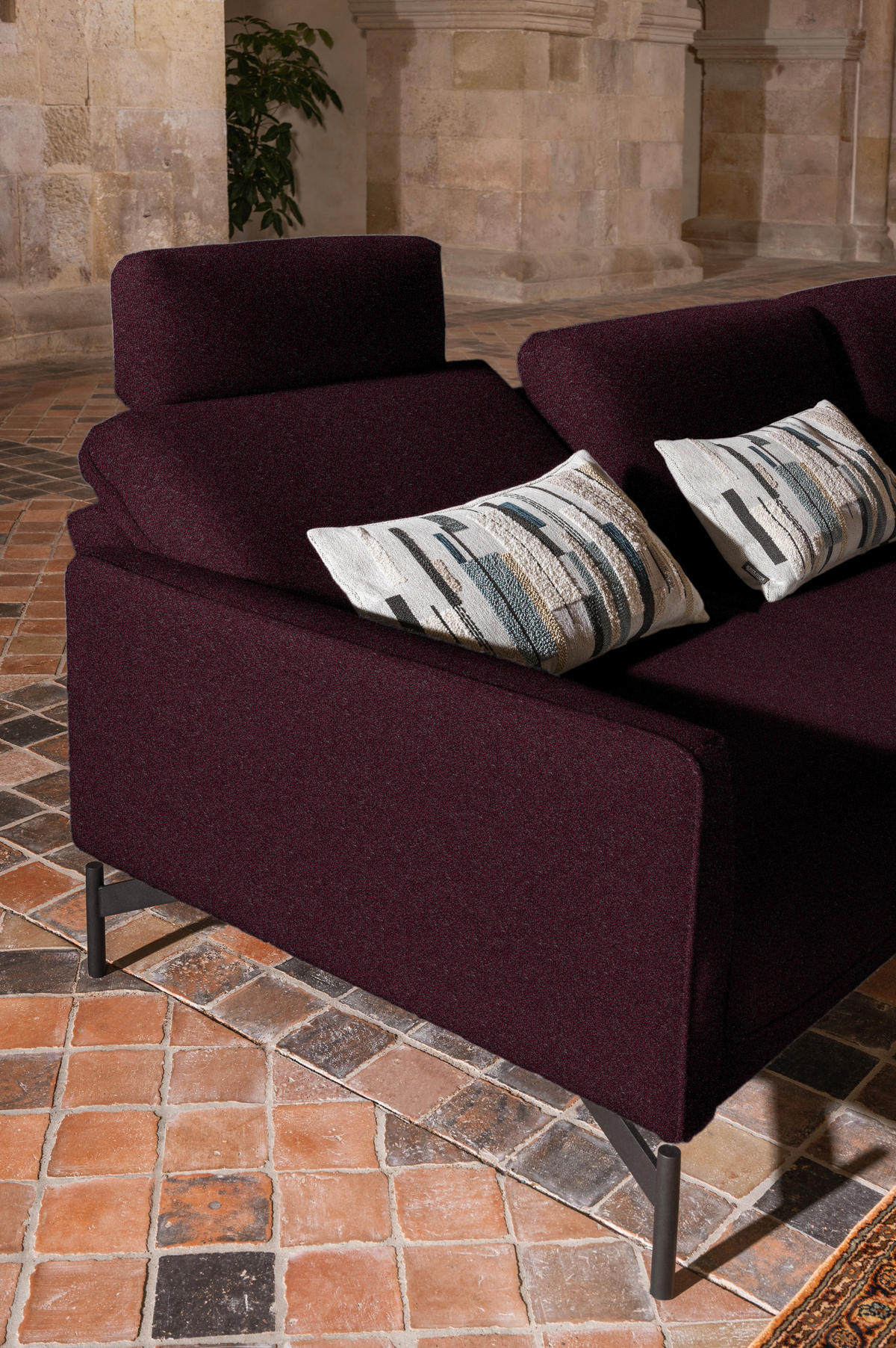 ECKSOFA in Flachgewebe, Struktur Dunkelrot  254/230 cm  - Anthrazit/Dunkelrot, Design, Textil/Metall (254/230cm) - Johann Jakob