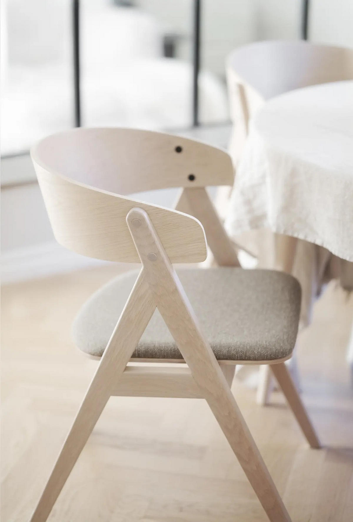 STOL MED ARMSTÖD     - ek Bianco/brun, Klassisk, trä/textil (55/80/61cm) - Rowico