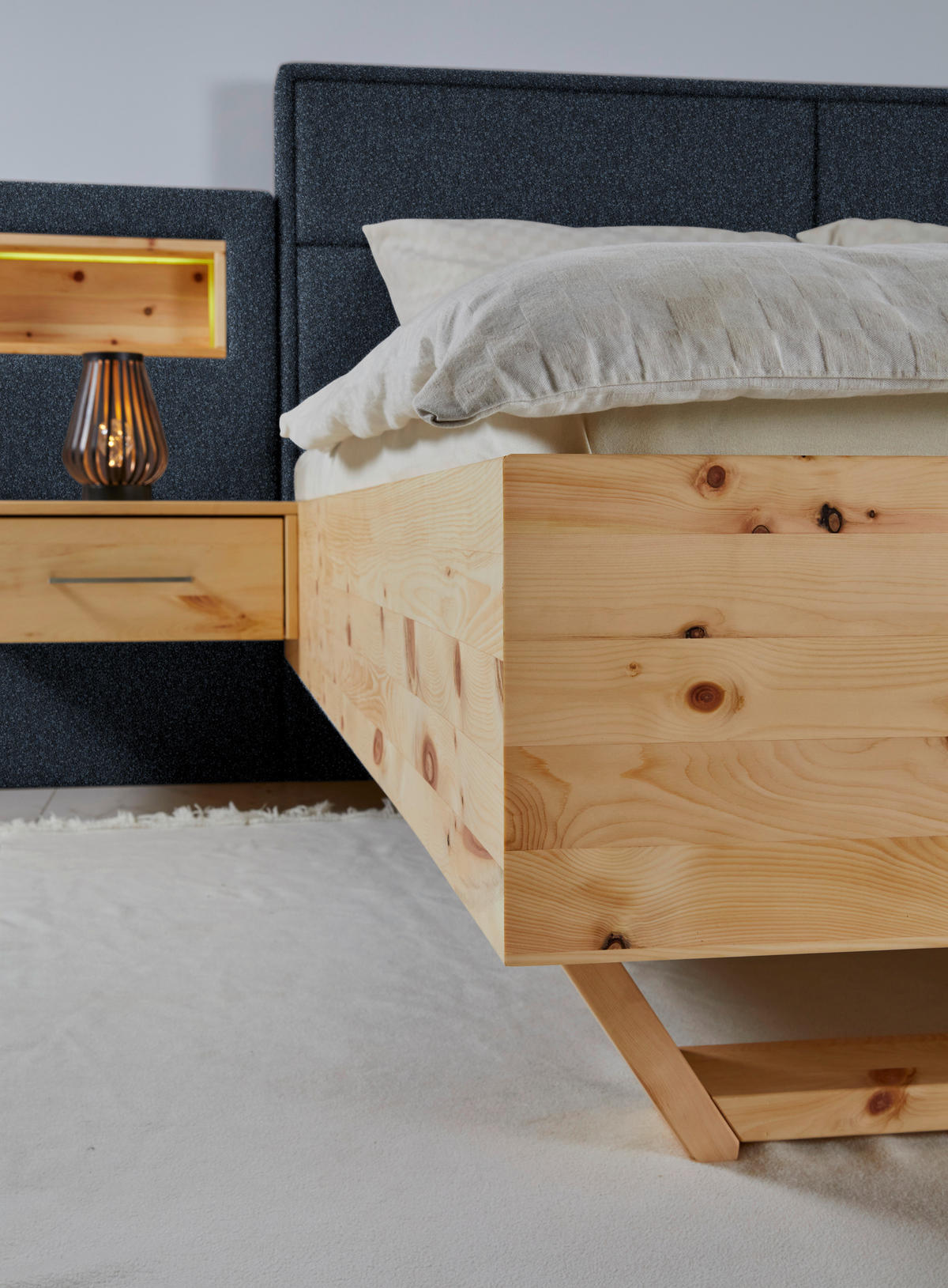 BETT 160/200 cm  in Zirbelkieferfarben, Dunkelblau  - Zirbelkieferfarben/Dunkelblau, Natur, Holz/Textil (160/200cm) - Valnatura