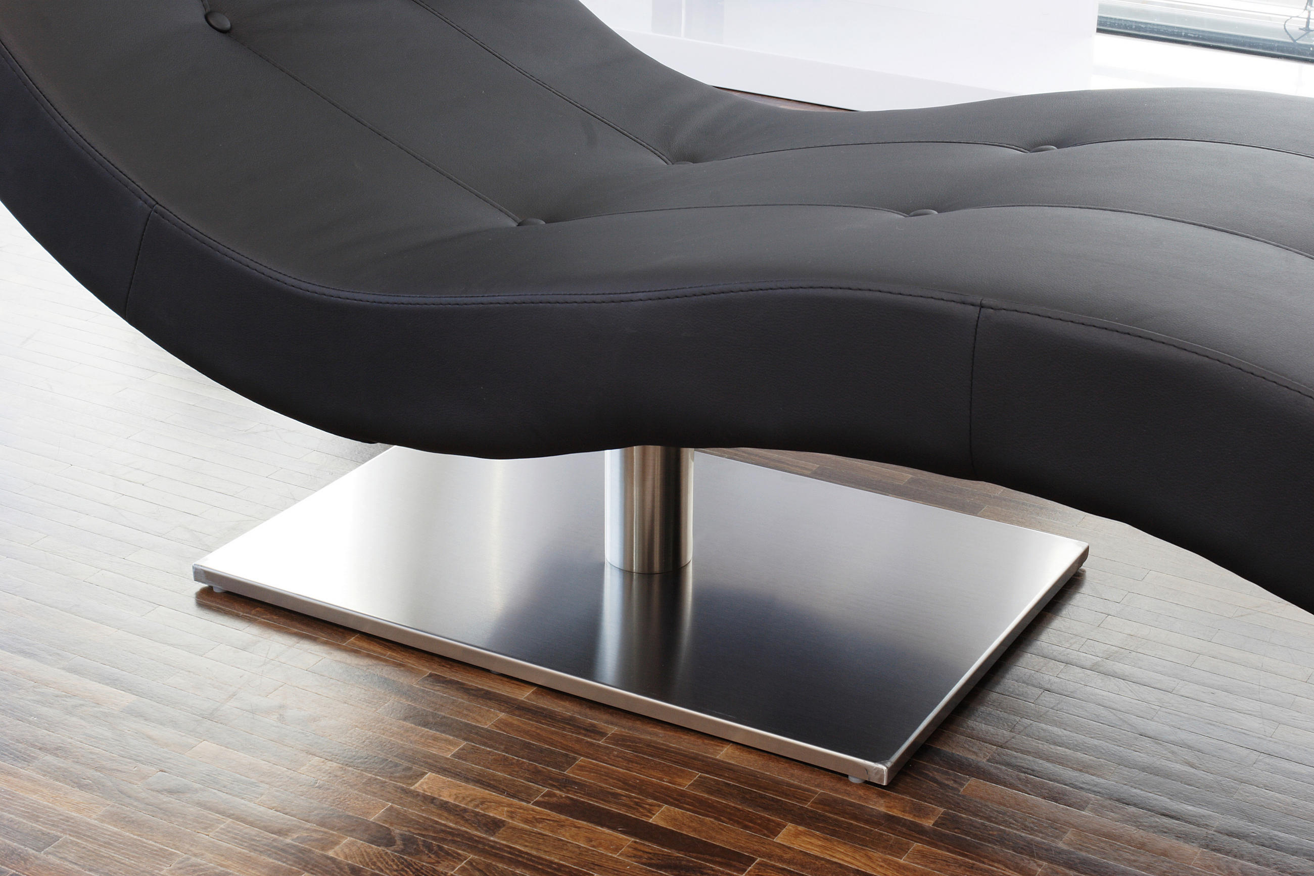 RELAXLIEGE in Lederlook Schwarz  - Silberfarben/Schwarz, MODERN, Textil/Metall (60/82/170cm) - Livetastic