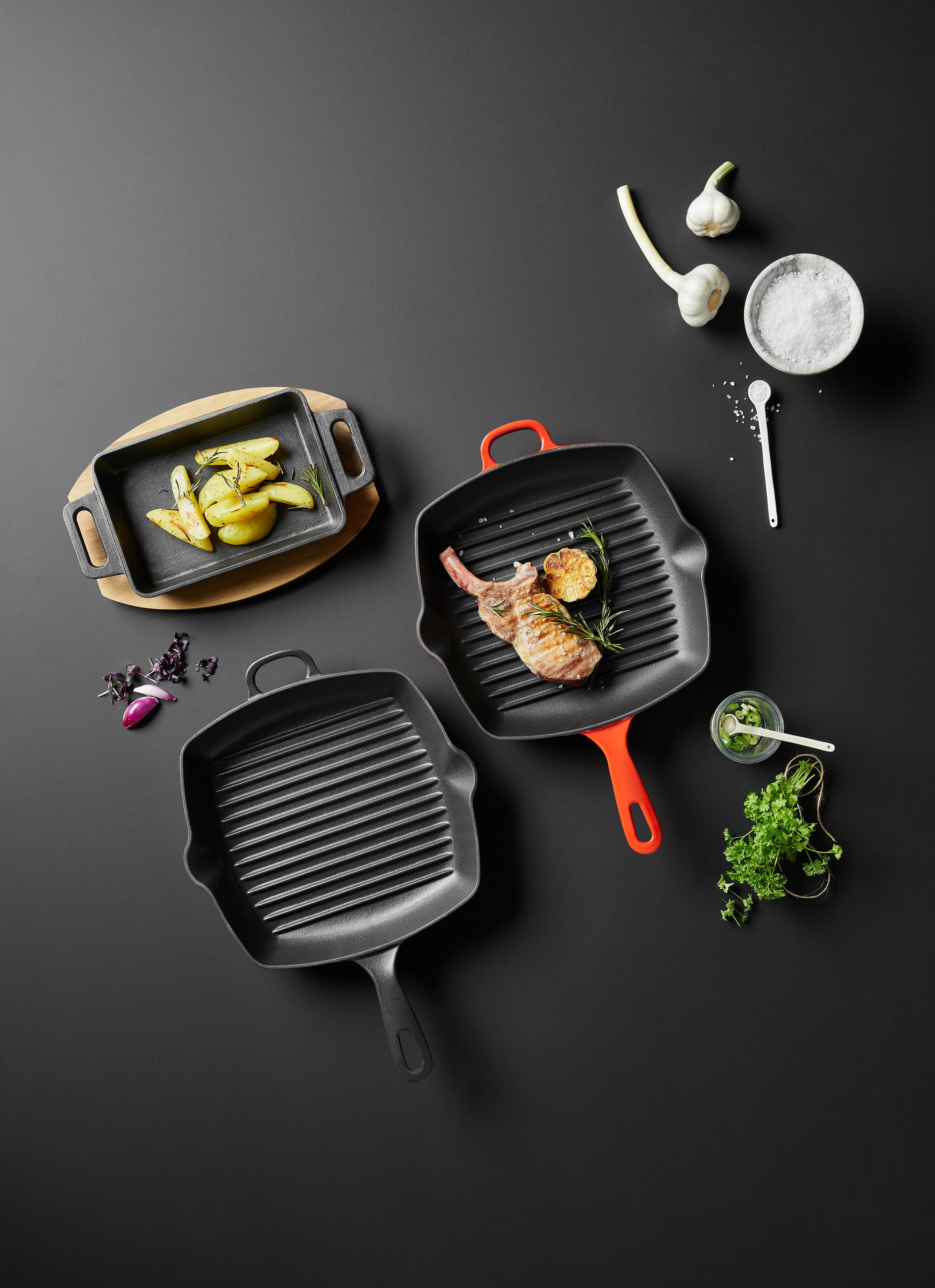TIGANJ ZA SERVIRANJE    29,9/15/3,5 cm      - prirodna boja/crna, Osnovno, drvo/metal (29,9/15/3,5cm) - Homeware Profession.