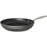 PÁNEV NA SMAŽENÍ  nepřilnavý povrch ILAG®  28 cm  - černá/tmavě šedá, Basics, kov (28cm) - Homeware Profession.