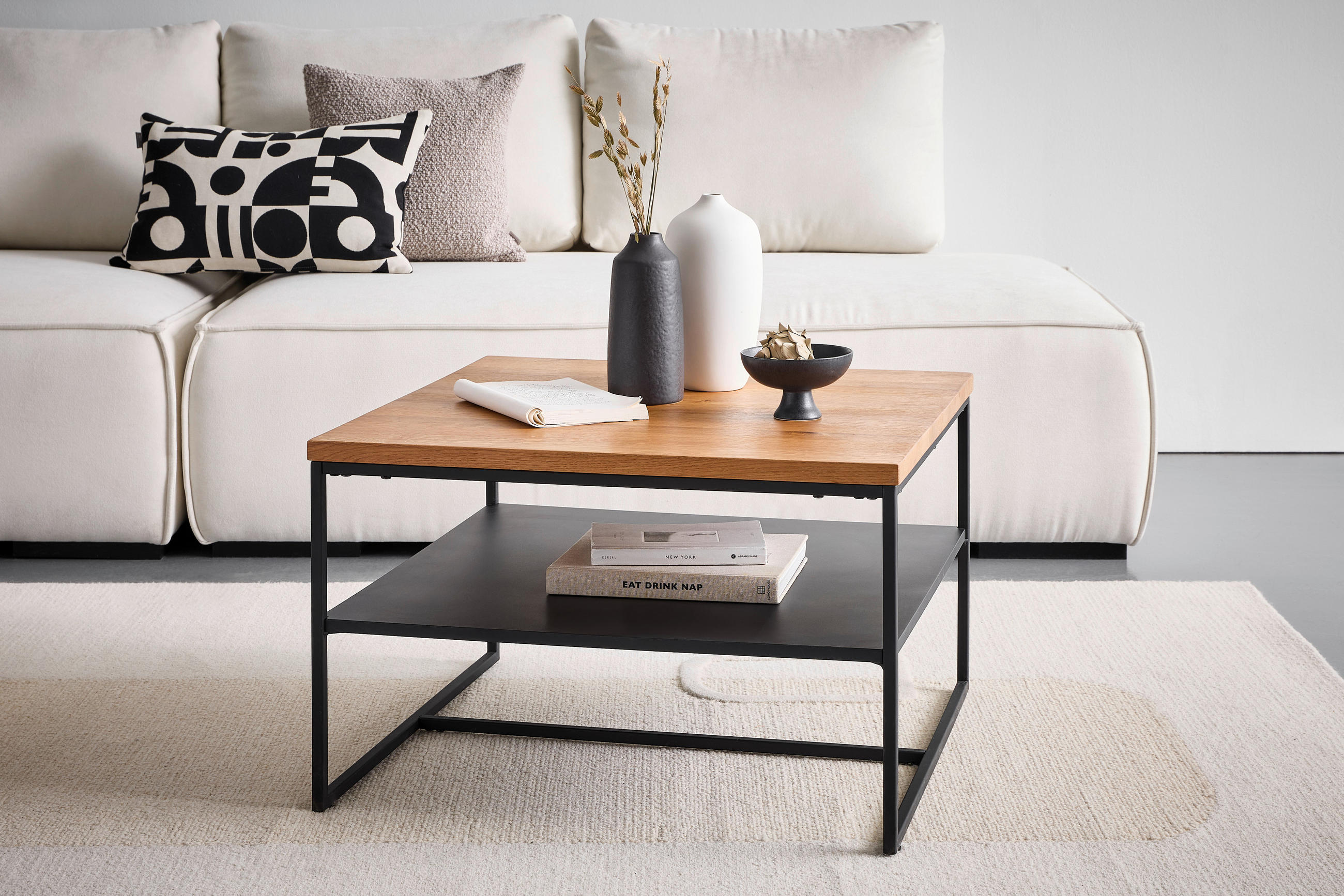 COUCHTISCH Eiche furniert, massiv 70/70/44 cm quadratisch Schwarz, Eichefarben  - Eichefarben/Schwarz, Natur, Holz/Holzwerkstoff (70/70/44cm) - Novel