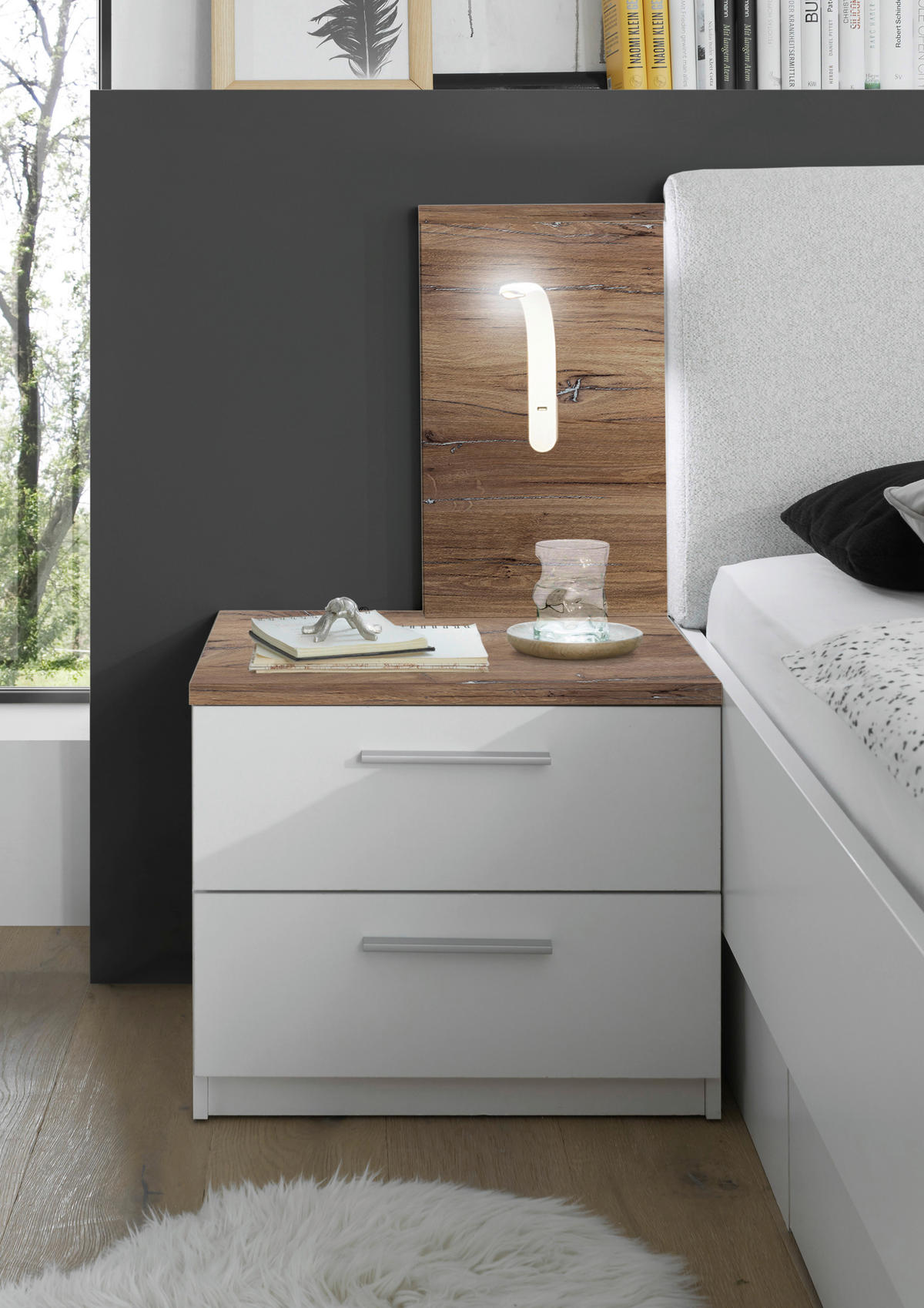 NOČNÍ STOLEK, bílá, barvy dubu, 55/89/40 cm - bílá/barvy dubu, Moderní, kompozitní dřevo/plast (55/89/40cm) - Carryhome
