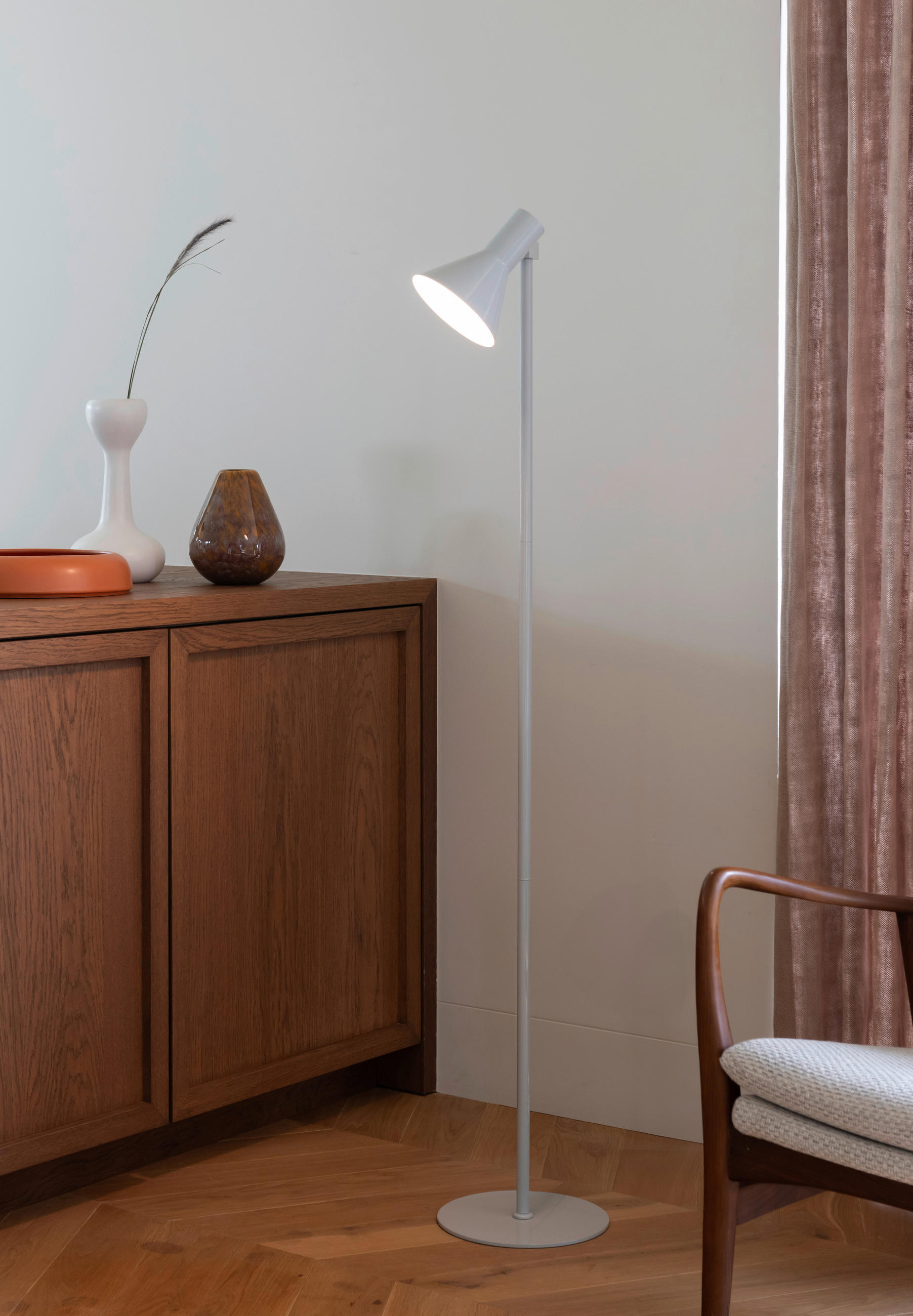 STOJACÍ LAMPA, 37/146 cm  - světle šedá, Design, kov (37/146cm) - It's about Romi