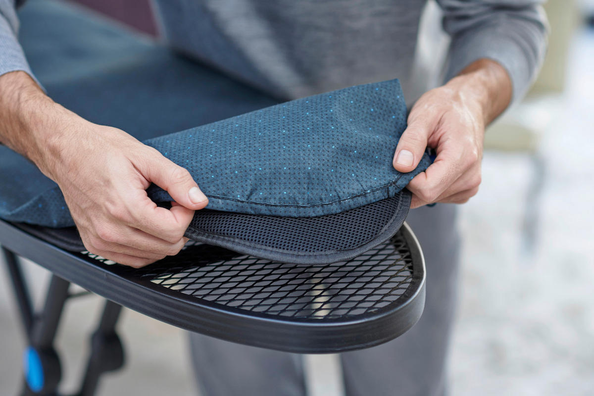 LIKALNA DESKA - temno modra, Basics, tekstil (38/136/8,5cm) - Joseph Joseph