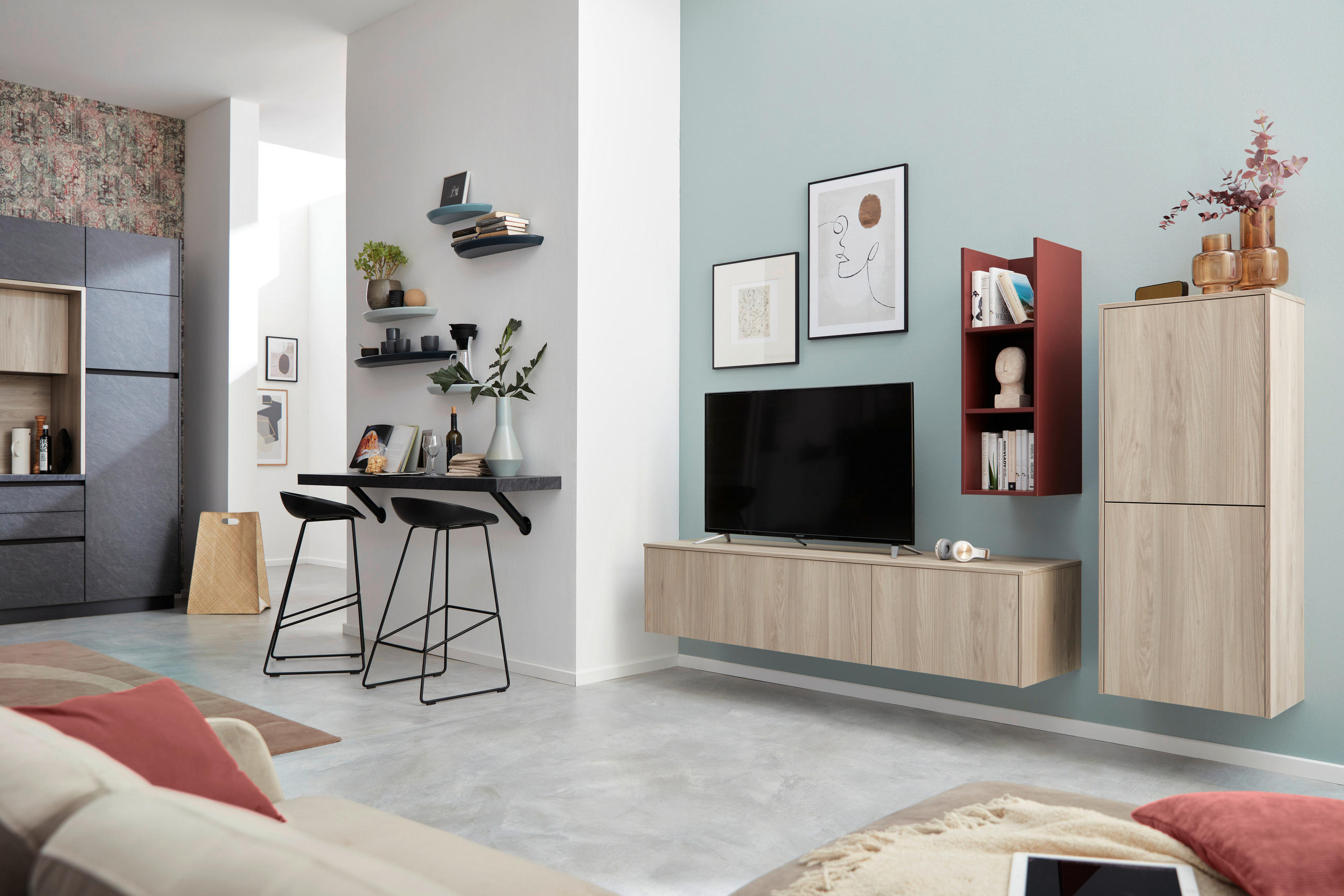 WOHNWAND  in Rot, Eschefarben   - Eschefarben/Rot, Design, Holzwerkstoff - Novel