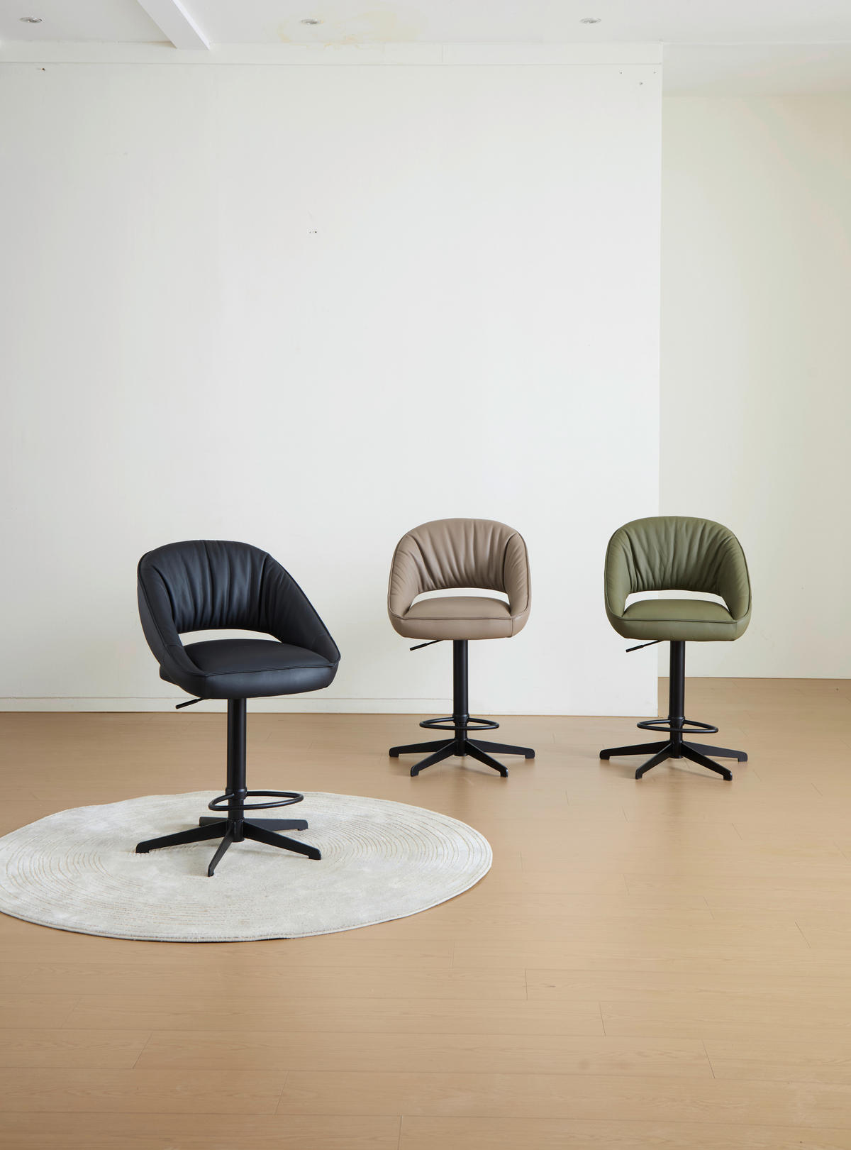 BARHOCKER Echtleder Schwarz Eisen Sitzfläche 360° drehbar, automatische Rückholfunktion  - Schwarz, Design, Leder/Metall (56/96-120/59cm) - Dieter Knoll