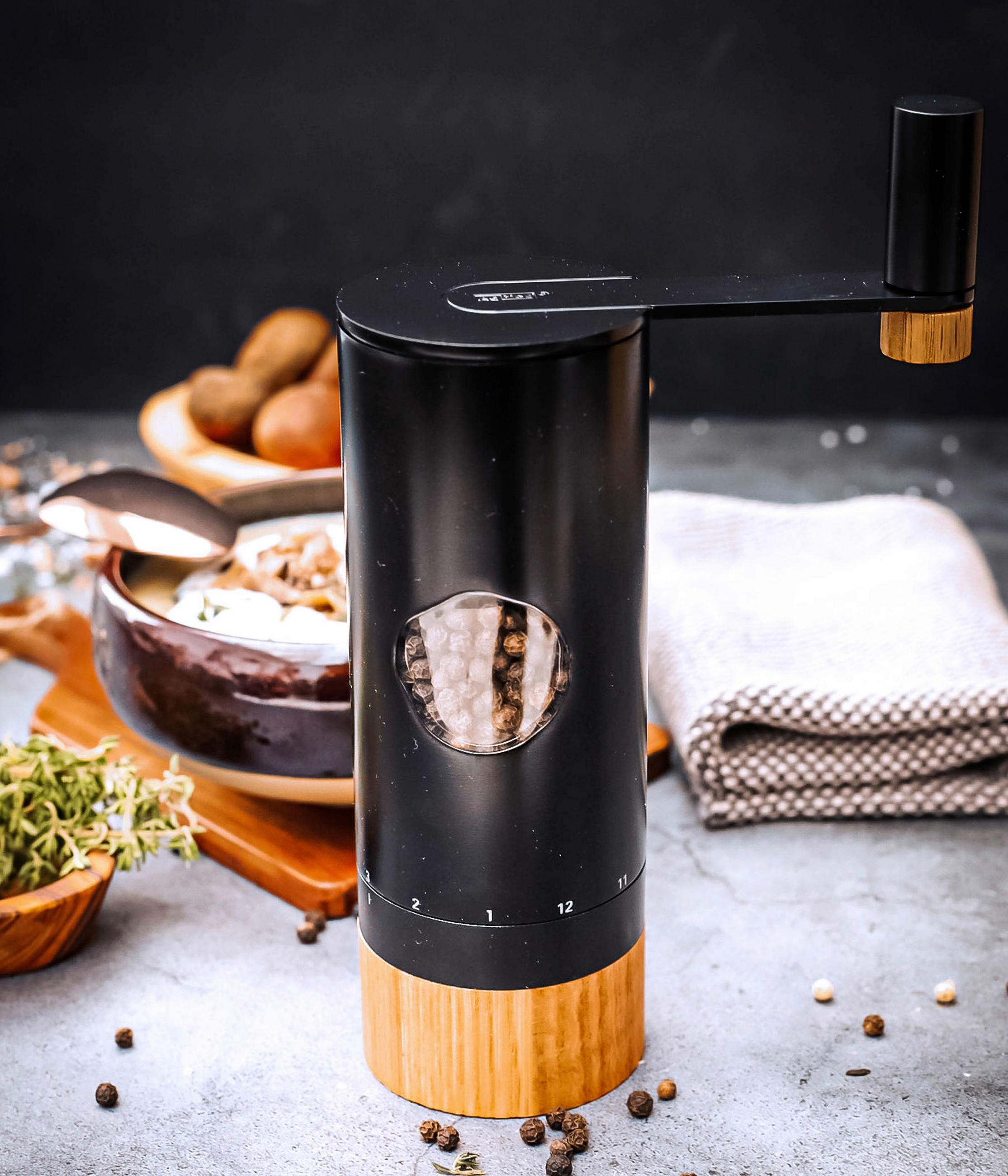 SALZ- ODER PFEFFERMÜHLE POWERMILL  - Schwarz, Basics, Holz/Keramik (12,5/20cm) - AdHoc