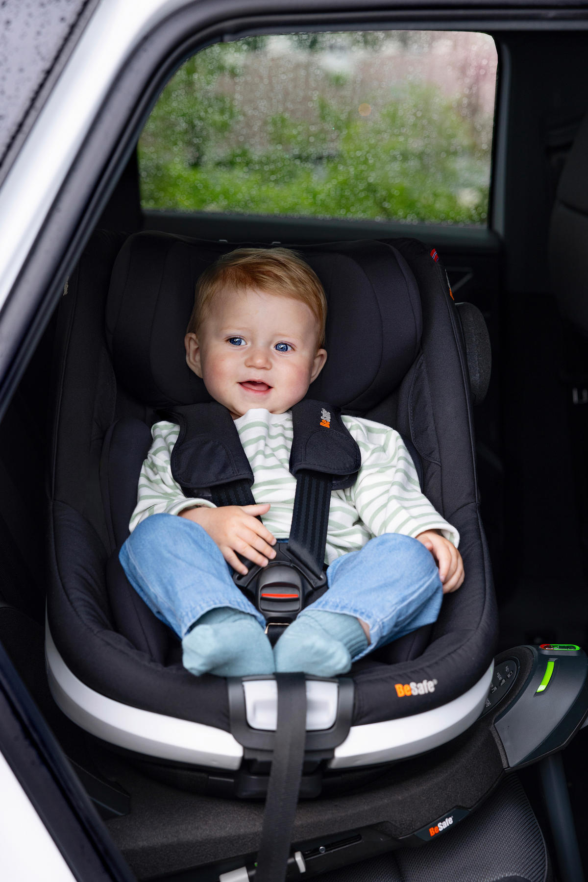 AUTO-SEDIŠTE ZA DECU  Beyond 360  - crna, Osnovno, tekstil (67/44/43cm) - Besafe