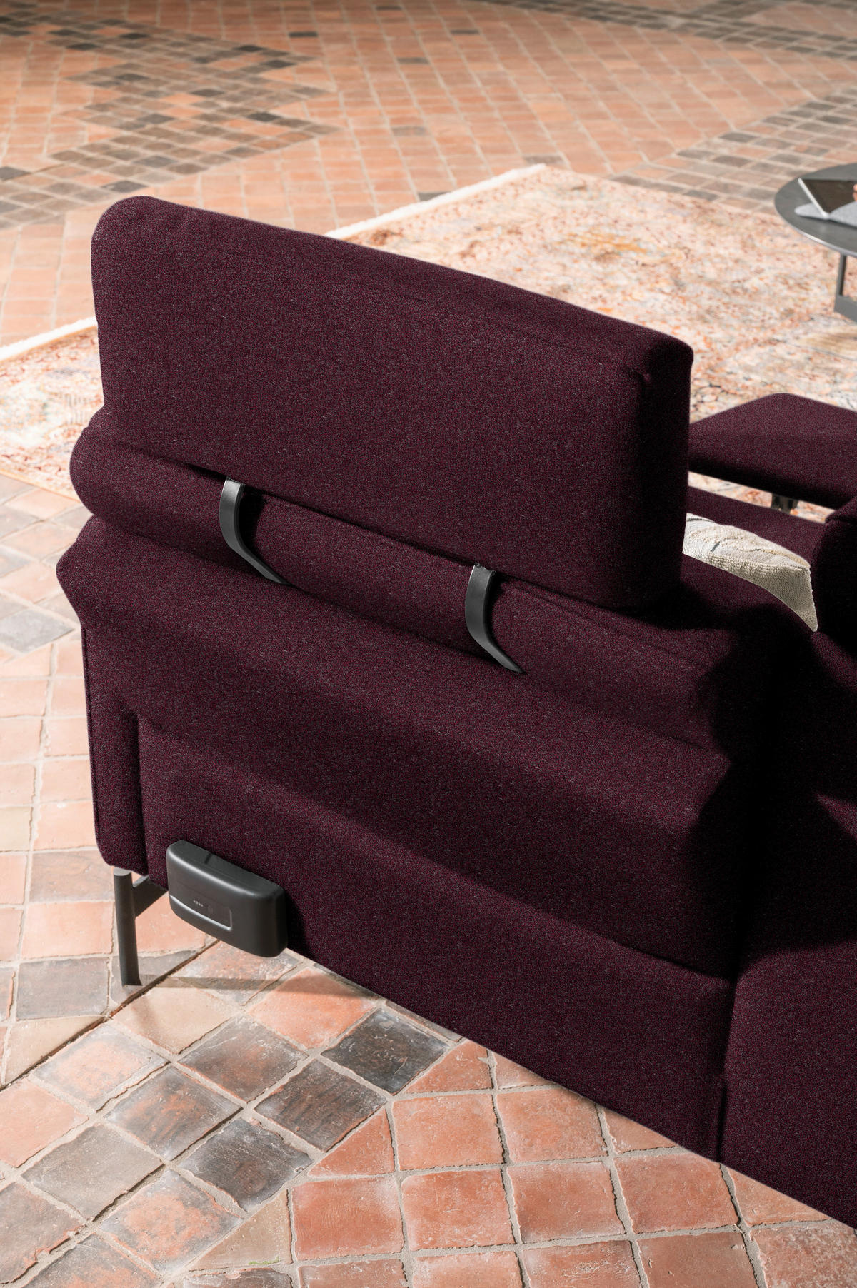 ECKSOFA in Flachgewebe, Struktur Dunkelrot  - Anthrazit/Dunkelrot, Design, Textil/Metall (230/254cm) - Johann Jakob