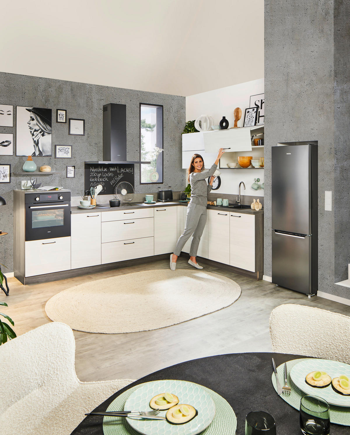 ECKKÜCHE 305/215 cm  in Grau, Weiß, Eichefarben  - Eichefarben/Schwarz, KONVENTIONELL, Holzwerkstoff/Metall (305/215cm) - Welnova