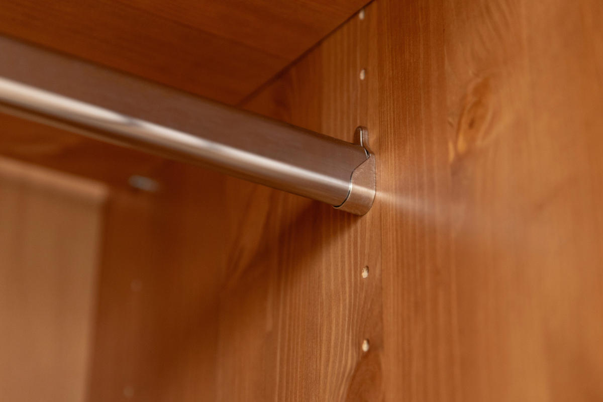 KLEIDERSCHRANK 129/147/63 cm,  in Eichefarben, 2 Tür(en)-türig  - Eichefarben/Silberfarben, KONVENTIONELL, Holz/Metall (129/147/63cm) - Linea Natura