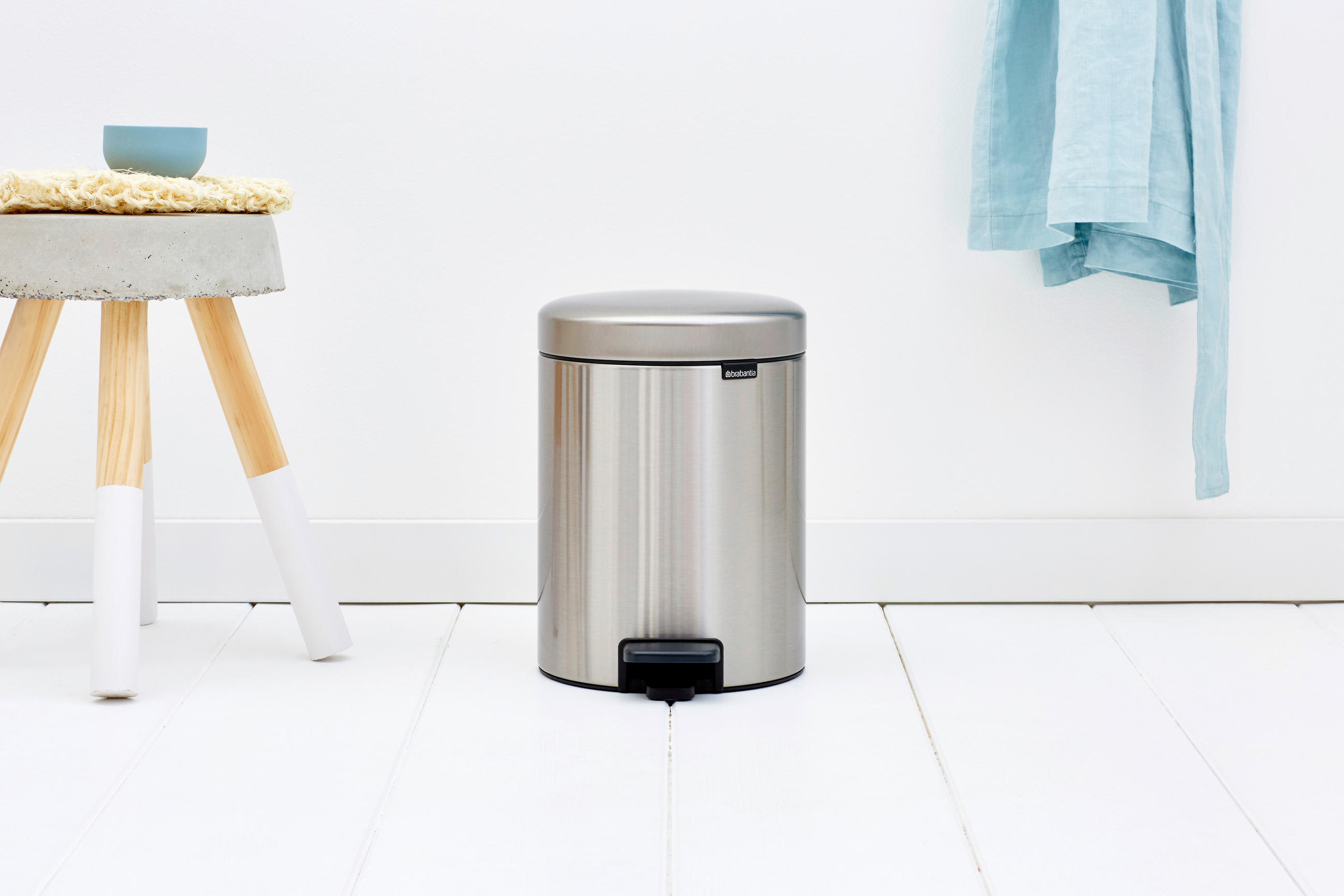 PEDÁLOS SZEMETES  - fekete/nemesacél, Basics, műanyag/fém (20,6/29,2/26,6cm) - Brabantia
