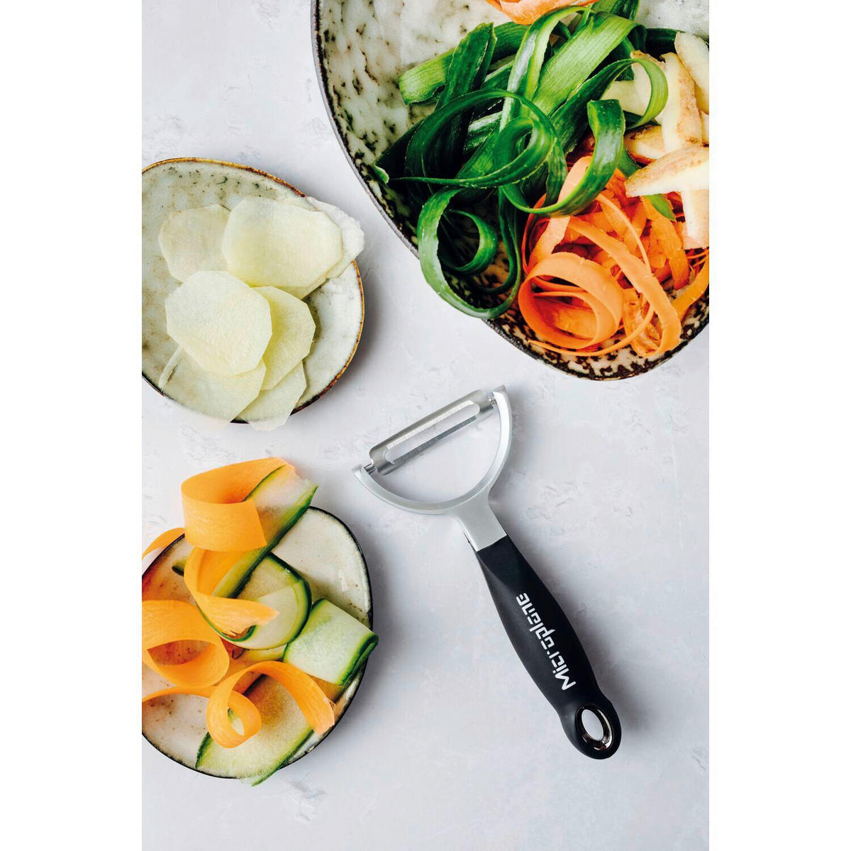 SCHÄLER - Schwarz, Basics, Kunststoff/Metall (25/2,8/10cm) - MICROPLANE