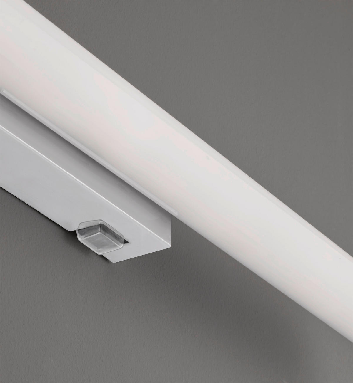 APLICĂ DE PERETE PENTRU BAIE - alb/culoare crom, Basics, plastic/metal (60/5,5cm) - Trio Leuchten