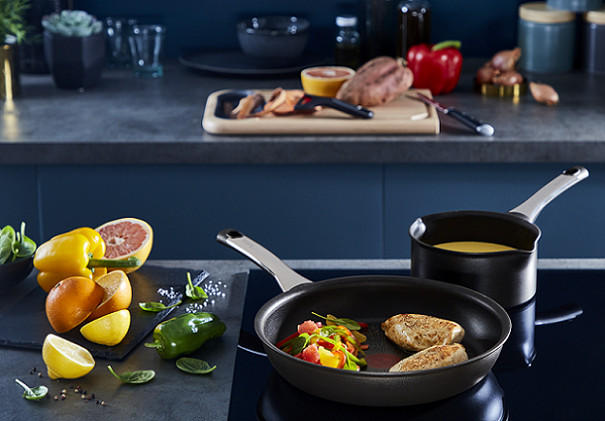 PANNA   32 cm  - svart, Design, metall/plast (32cm) - Tefal