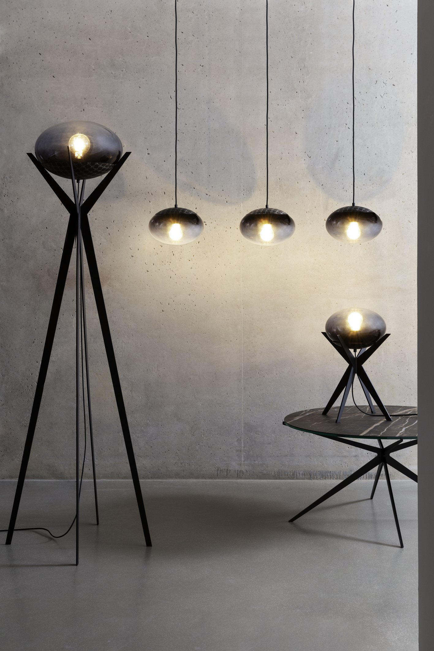 VISEČA SVETILKA Curve lights 107/25/110 cm 40 W E27 - siva/črna, Trendi, kovina/steklo (107/25/110cm) - Joop!