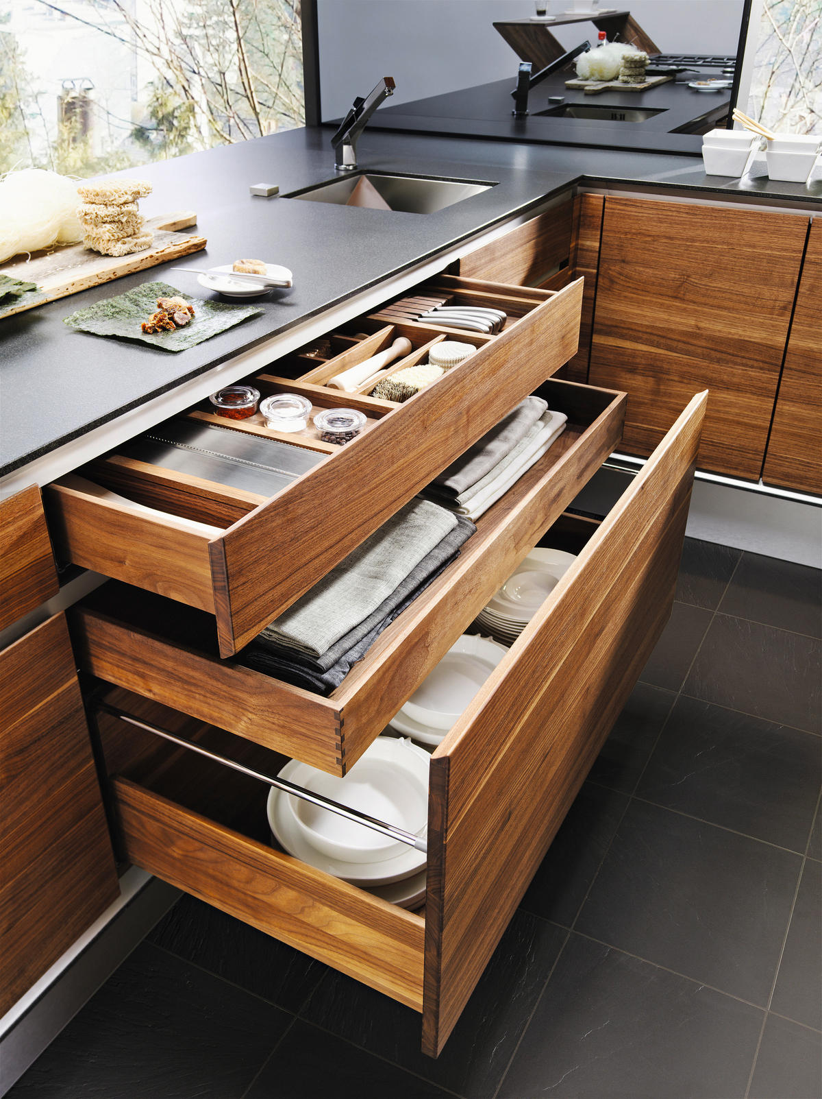 EINBAUKÜCHE VAO  - Nussbaumfarben, Design, Holz - Team 7