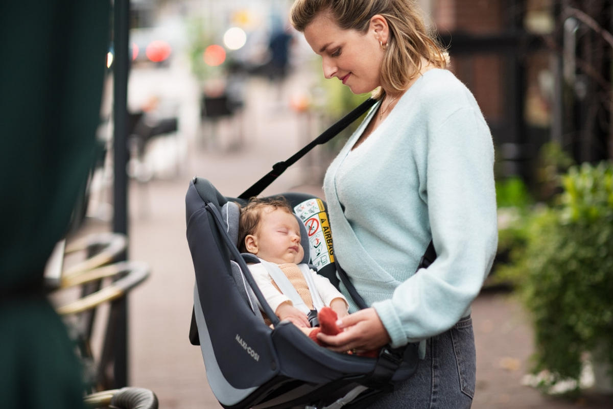 TRAKA ZA NOŠENJE AUTOSJEDALIC  Coral Tragegurt  - crna, Basics, tekstil (6/1/130cm) - Maxi-Cosi