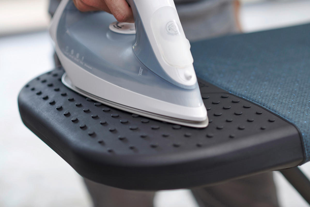 LIKALNA DESKA - temno modra, Basics, tekstil (38/136/8,5cm) - Joseph Joseph