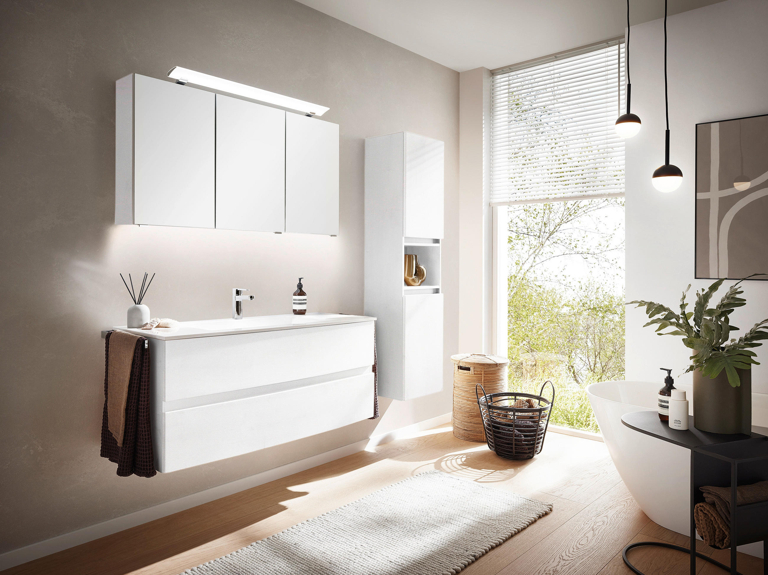 BADEZIMMER  in 121,2 cm  - Weiß Hochglanz/Weiß, Design, Glas/Holzwerkstoff (121,2cm) - Novel