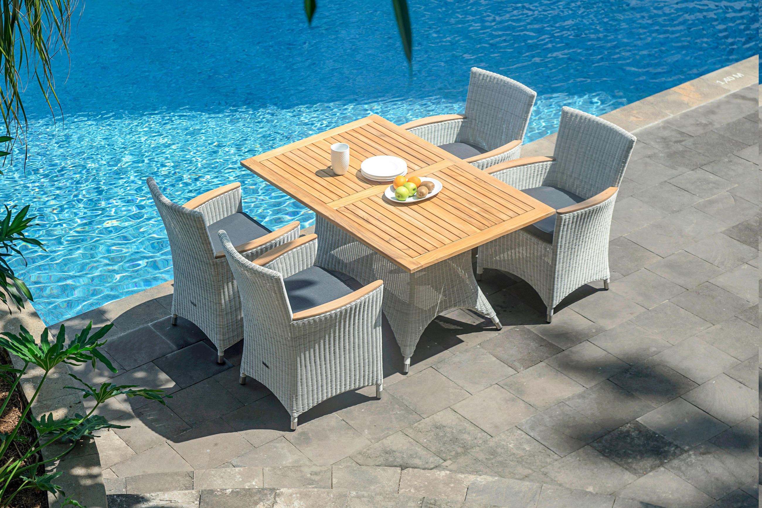 Thumbnail - Zebra  Gartenbank Loomus, Weiß, Alu, Teak, Metall, Kunststoff, Teakholz, massiv, Hartholz, 2-Sitzer, 120x86x61 cm, Garte...