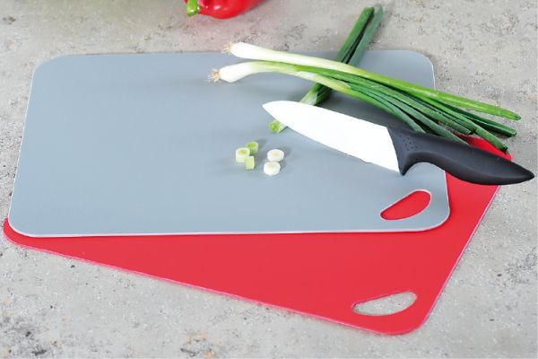 VÁGÓDESZKA - piros, Basics, műanyag (38/29/0,2cm) - Homeware