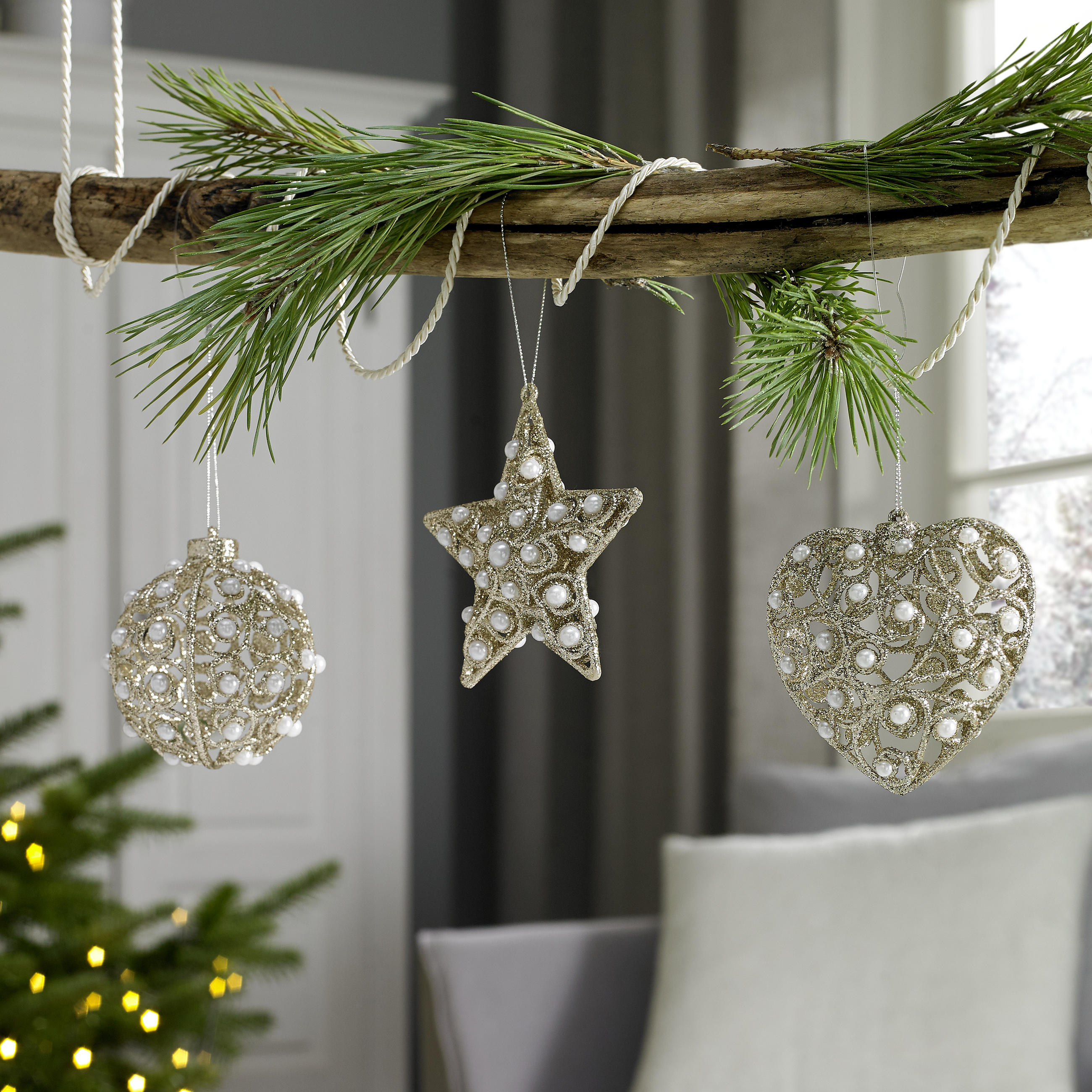DEKORATIVNI OBESEK - zlate barve, Basics, umetna masa (10cm) - X-Mas