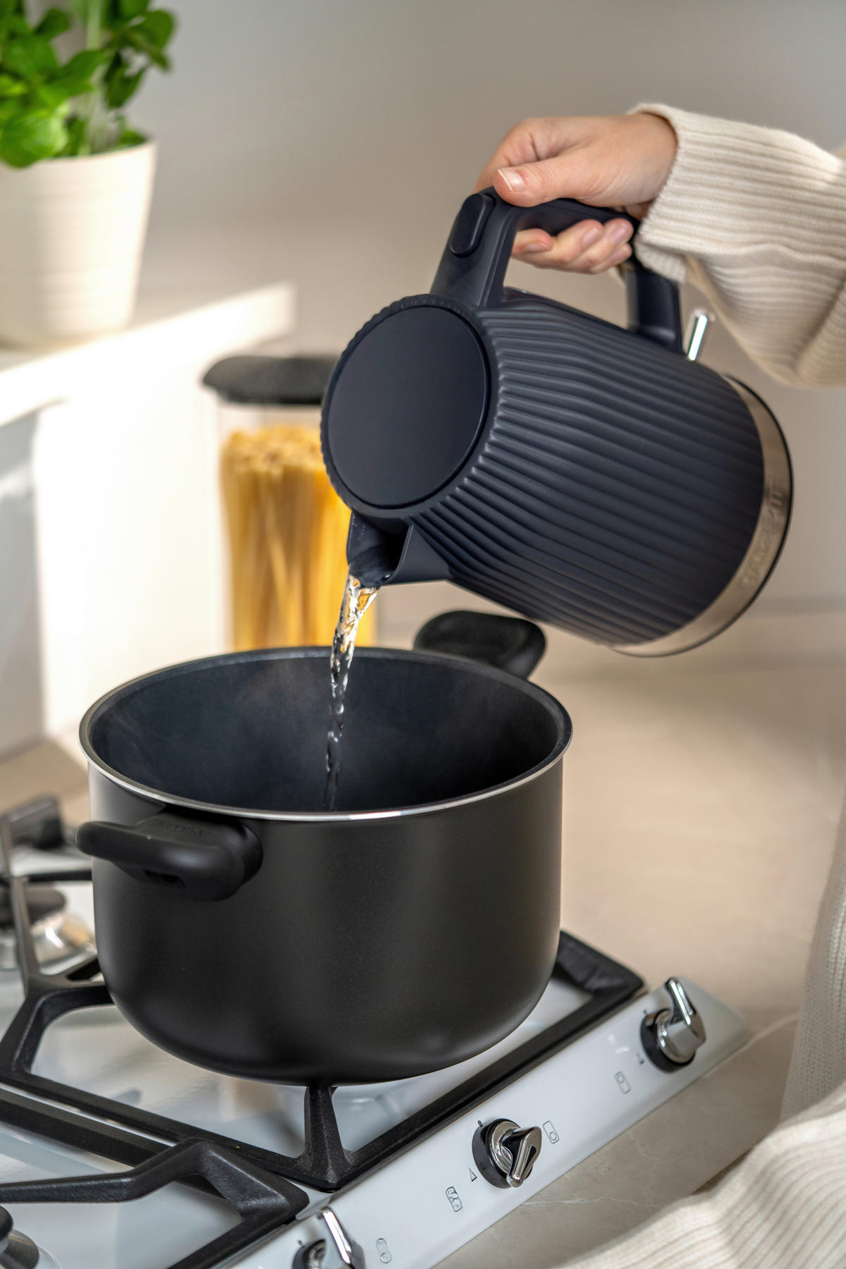 WASSERKOCHER Sous Chef  - Anthrazit, Basics, Kunststoff (1.7l) - GUZZINI