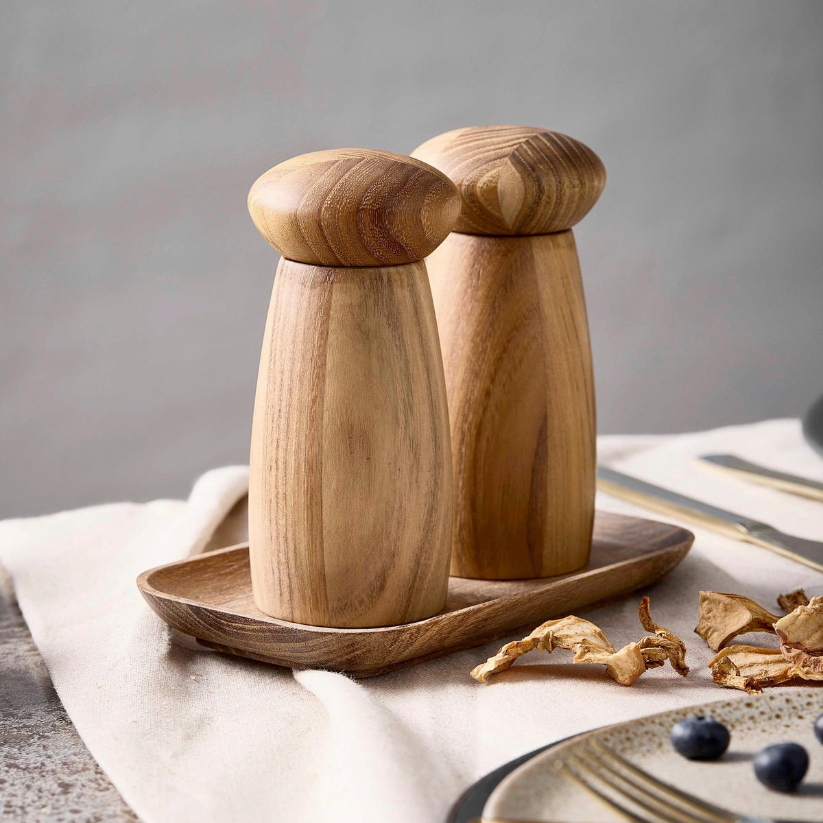 SALZ- UND PFEFFERMÜHLE    - Teakfarben, Basics (12,5/8/13,5cm) - Aida