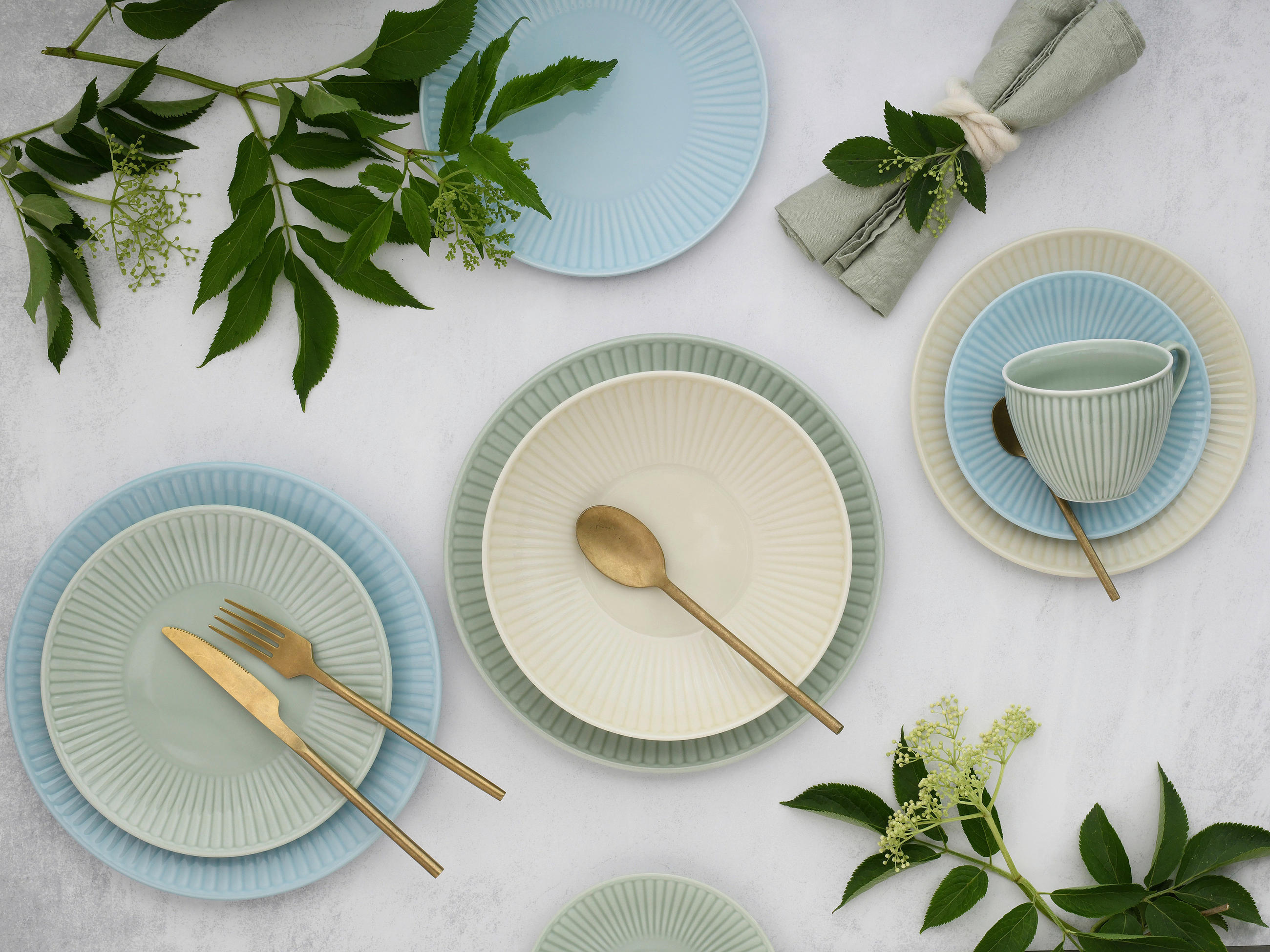 KOMBINOVANÁ SOUPRAVA, 30dílné, porcelán - pastelově zelená/krémová, Basics, keramika - Creatable