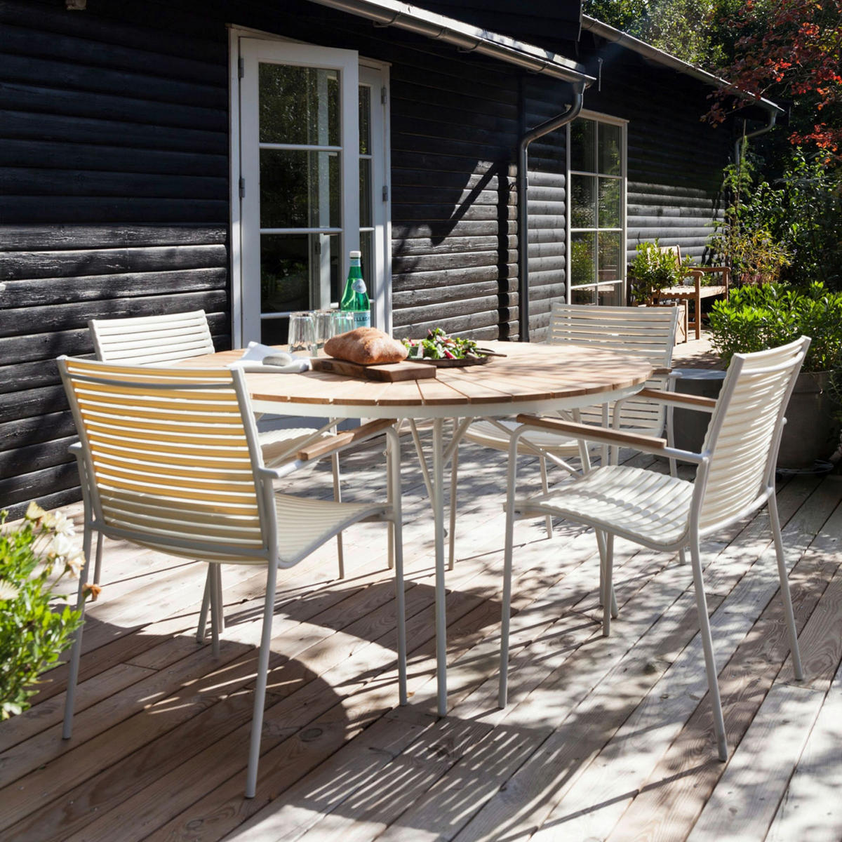 GARTENSTUHL Kunststoff Weiß  - Weiß/Teakfarben, Natur, Holz/Kunststoff (60/84/56cm) - Gardenson