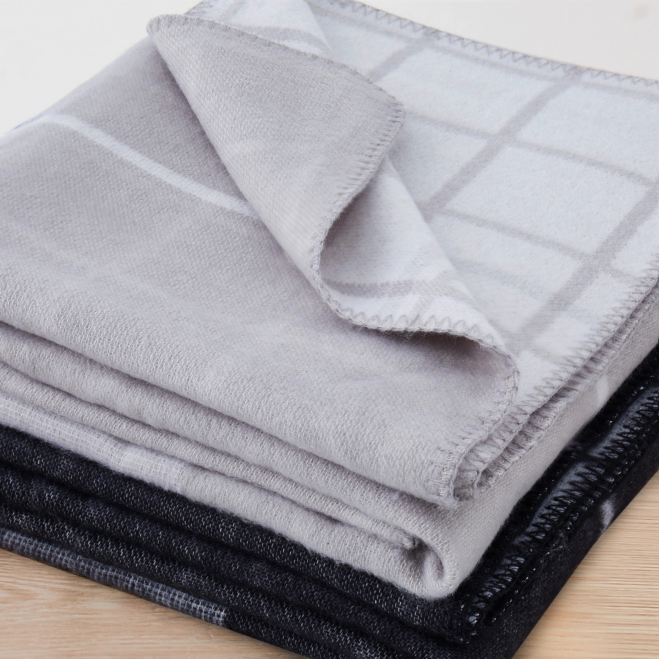 Thumbnail - Calvin Klein Wohndecke Offset Logo, Grau, Textil, 127x178 cm, Wohntextilien, Decken, Kuscheldecken