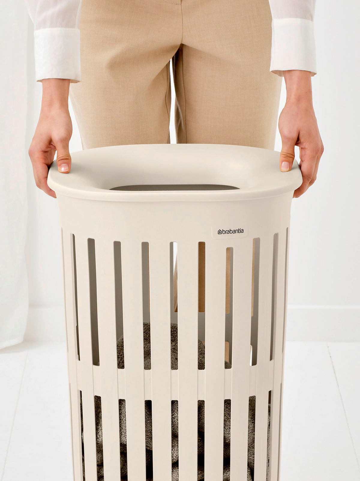 KOŠARA ZA PERILO - bež, Basics, umetna masa (38,2/38,2/64,3cm) - Brabantia