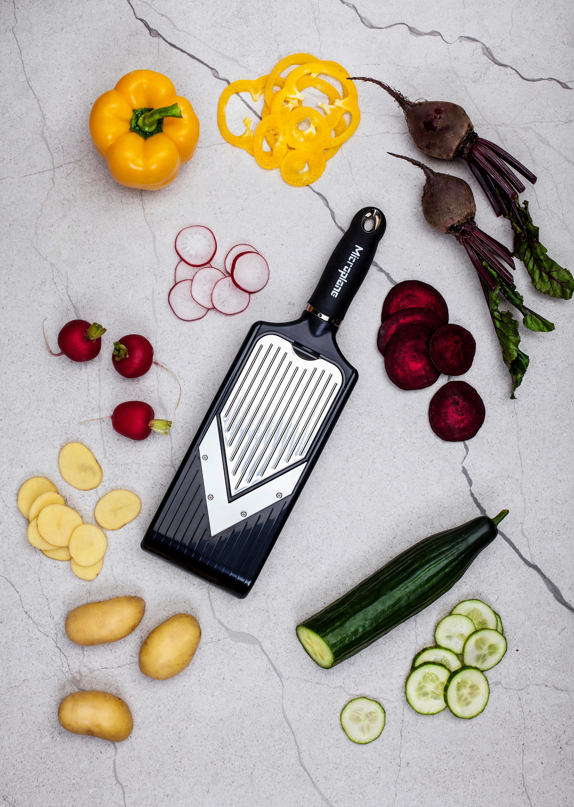 RIBEŽ V-SLICER - crna, Basics, metal/plastika (35,5/10,2/3.5cm) - MICROPLANE