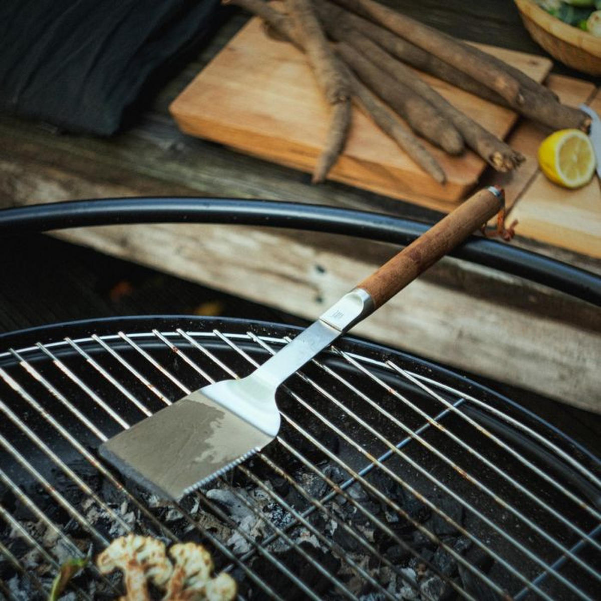 FISKARS Lopatica za roštilj - boje oplemenjenog čelika, Basics, metal (3,00/44,4/8,60cm)