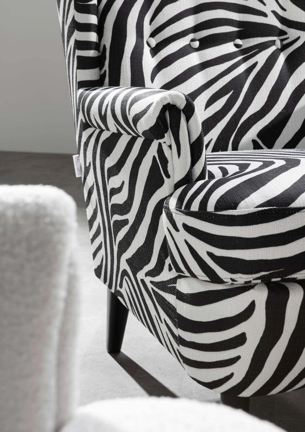 OHRENSESSEL Flachgewebe Schwarz, Weiß  - Dunkelbraun/Schwarz, Design, Holz/Textil (72/104/85cm) - Carryhome