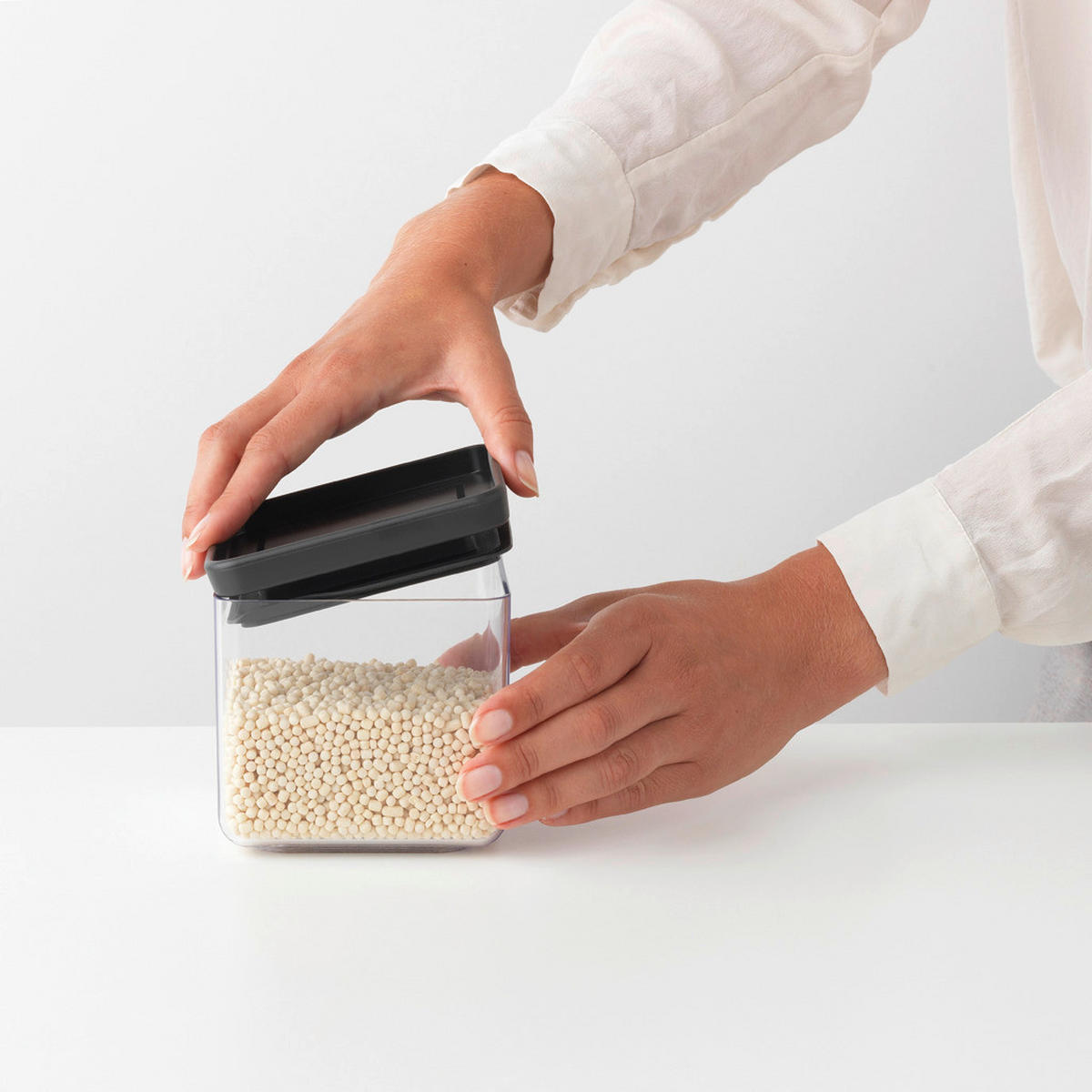 DÓZA NA POTRAVINY - průhledné/tmavě šedá, Design, plast (11/10.5/11cm) - Brabantia