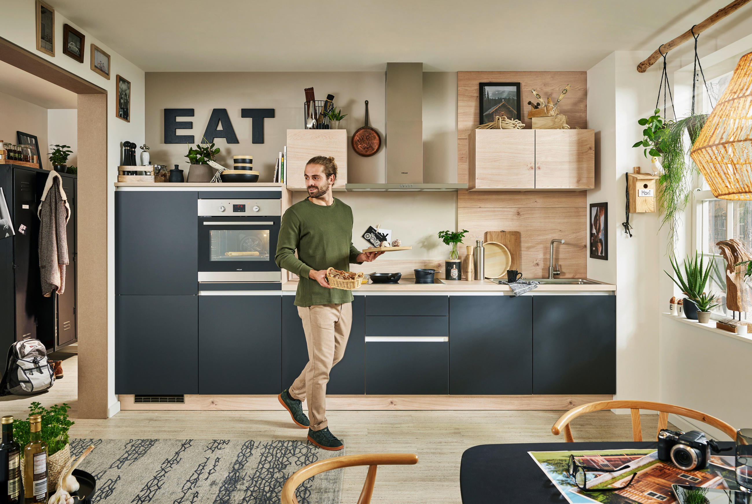 KÜCHENLEERBLOCK 360 cm   in Schwarz, Eichefarben  - Edelstahlfarben/Eichefarben, MODERN, Holzwerkstoff/Metall (360cm) - Welnova