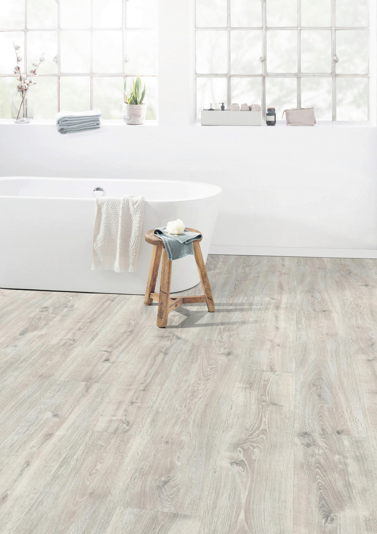 DESIGNBODEN Waltham Eiche weiß EGGER Aquadura+  per  m² - Eichefarben/Weiß, KONVENTIONELL, Holzwerkstoff (129.2/24.6/0.75cm) - Egger Holzwerkstoffe