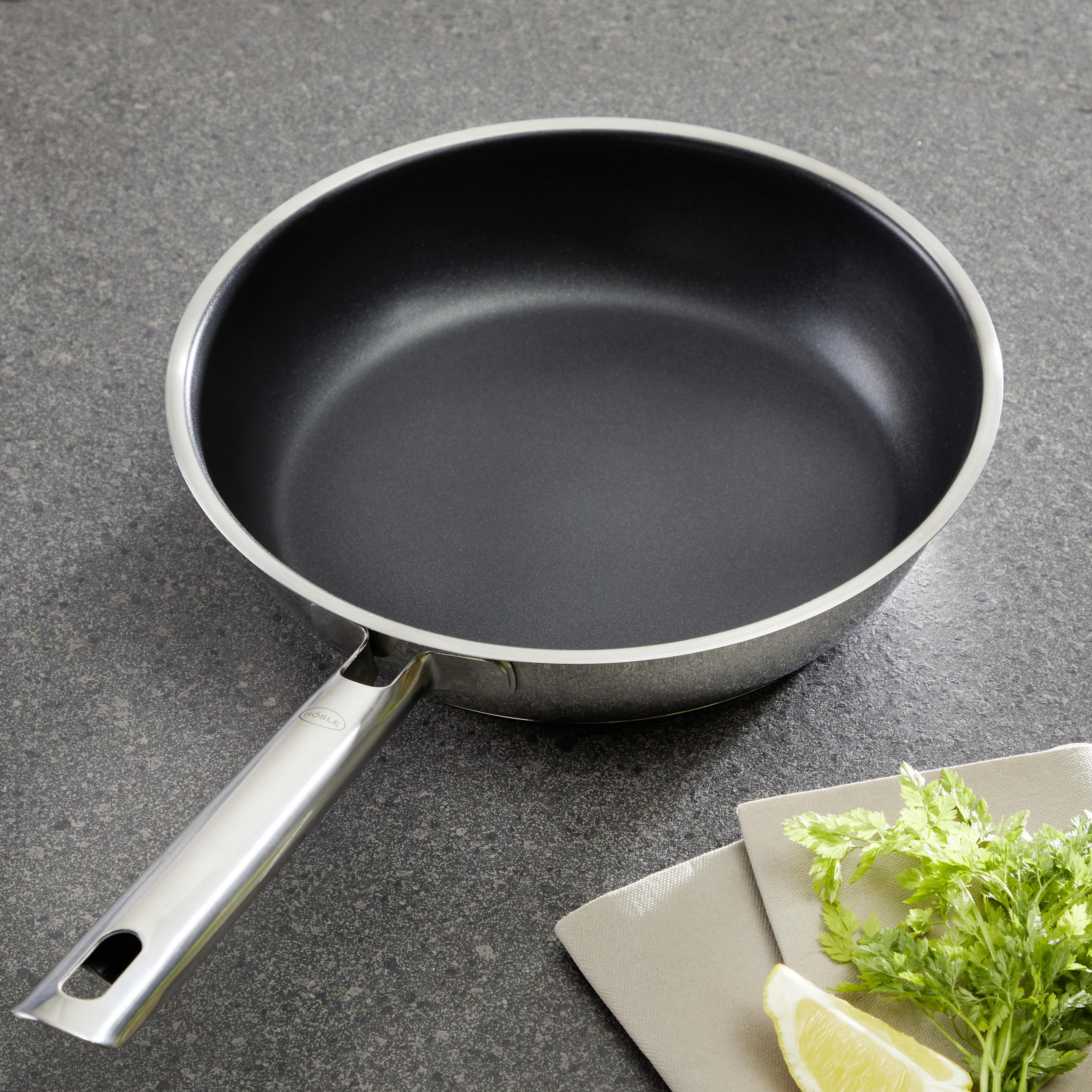 PÁNEV NA SMAŽENÍ  24 cm  - černá/barvy nerez oceli, Konvenční, kov (24cm) - Rösle