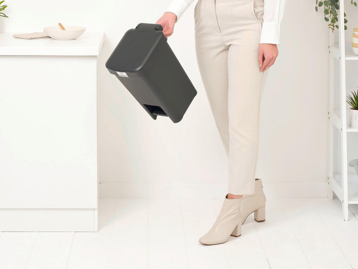 KOŠ ZA SMETI - temno siva, Basics, umetna masa (20.3/38.1/26.5cm) - Brabantia